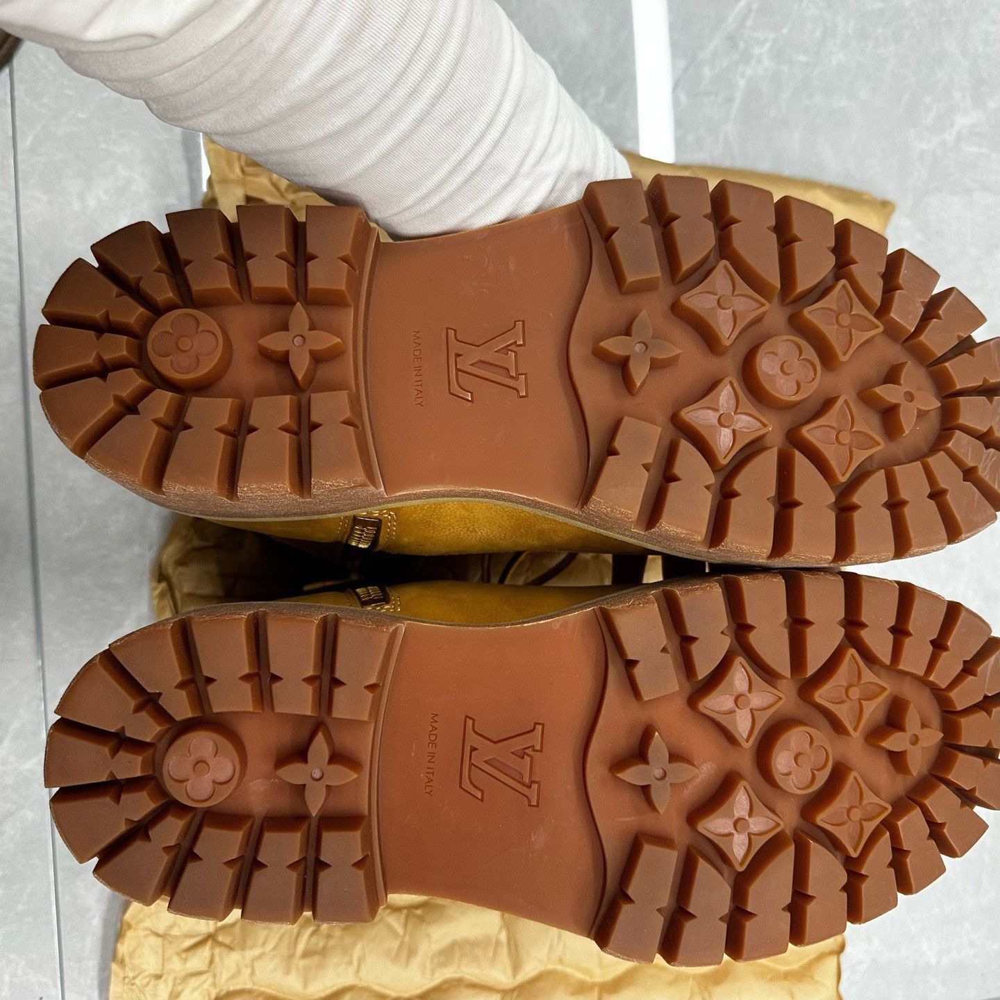 Louis Vuitton Louis Vuitton Yellow Designer Casual Size US S / EU 44-46 / 1 - 4 Thumbnail