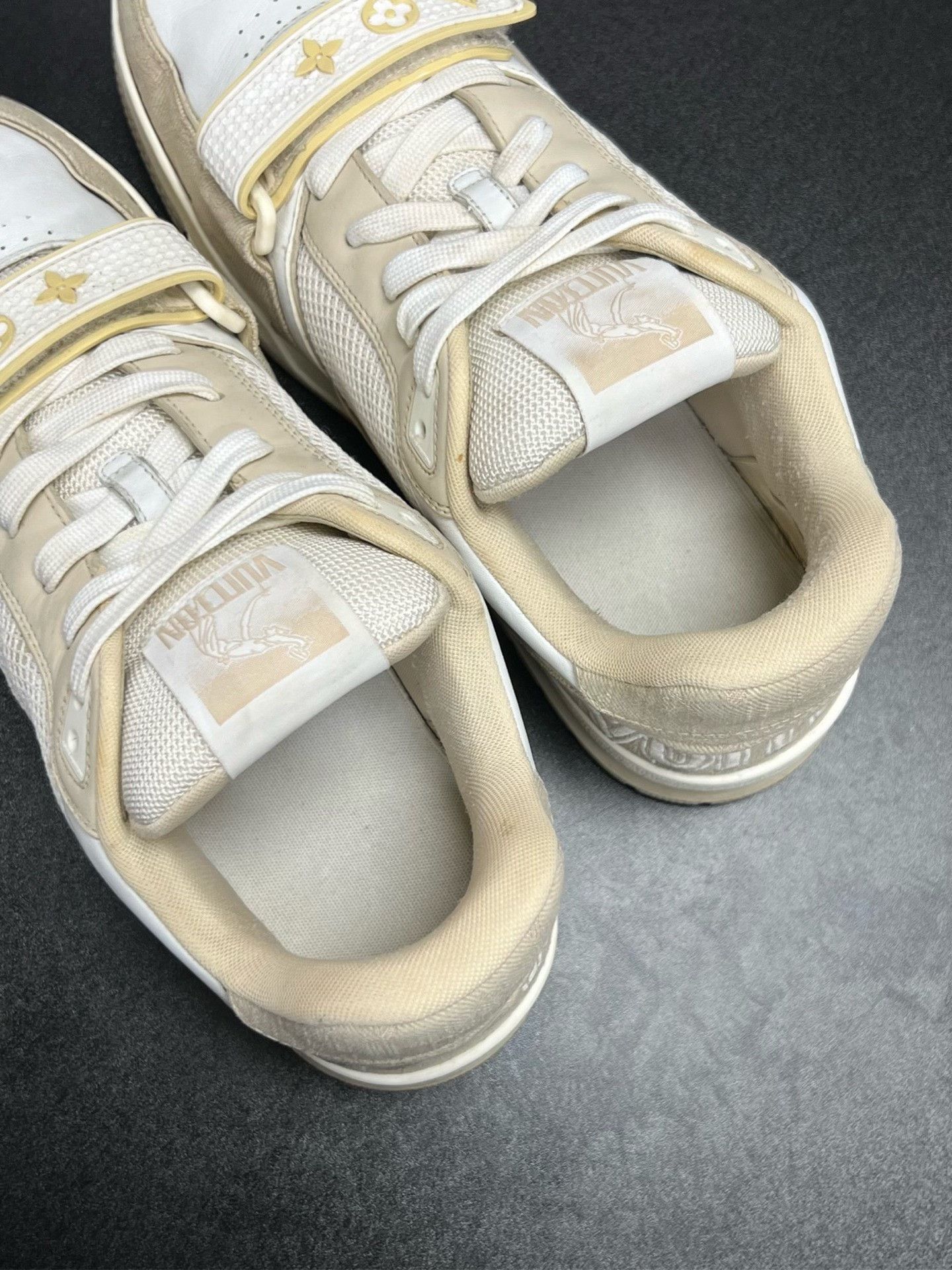Louis Vuitton Louis Vuitton Beige Velcro Designer Size US S / EU 44-46 / 1 - 4 Thumbnail