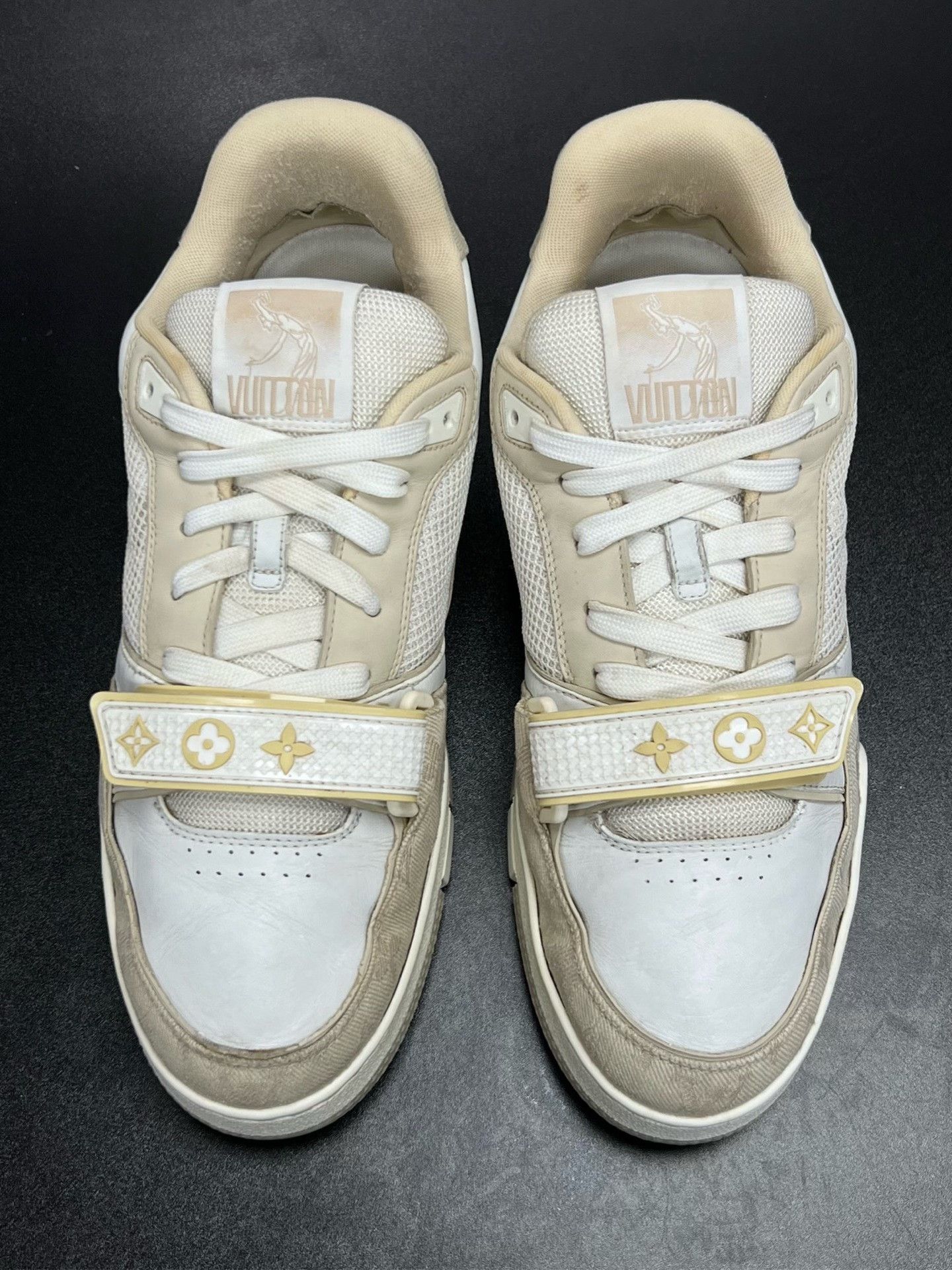 Louis Vuitton Louis Vuitton Beige Velcro Designer Size US S / EU 44-46 / 1 - 3 Thumbnail