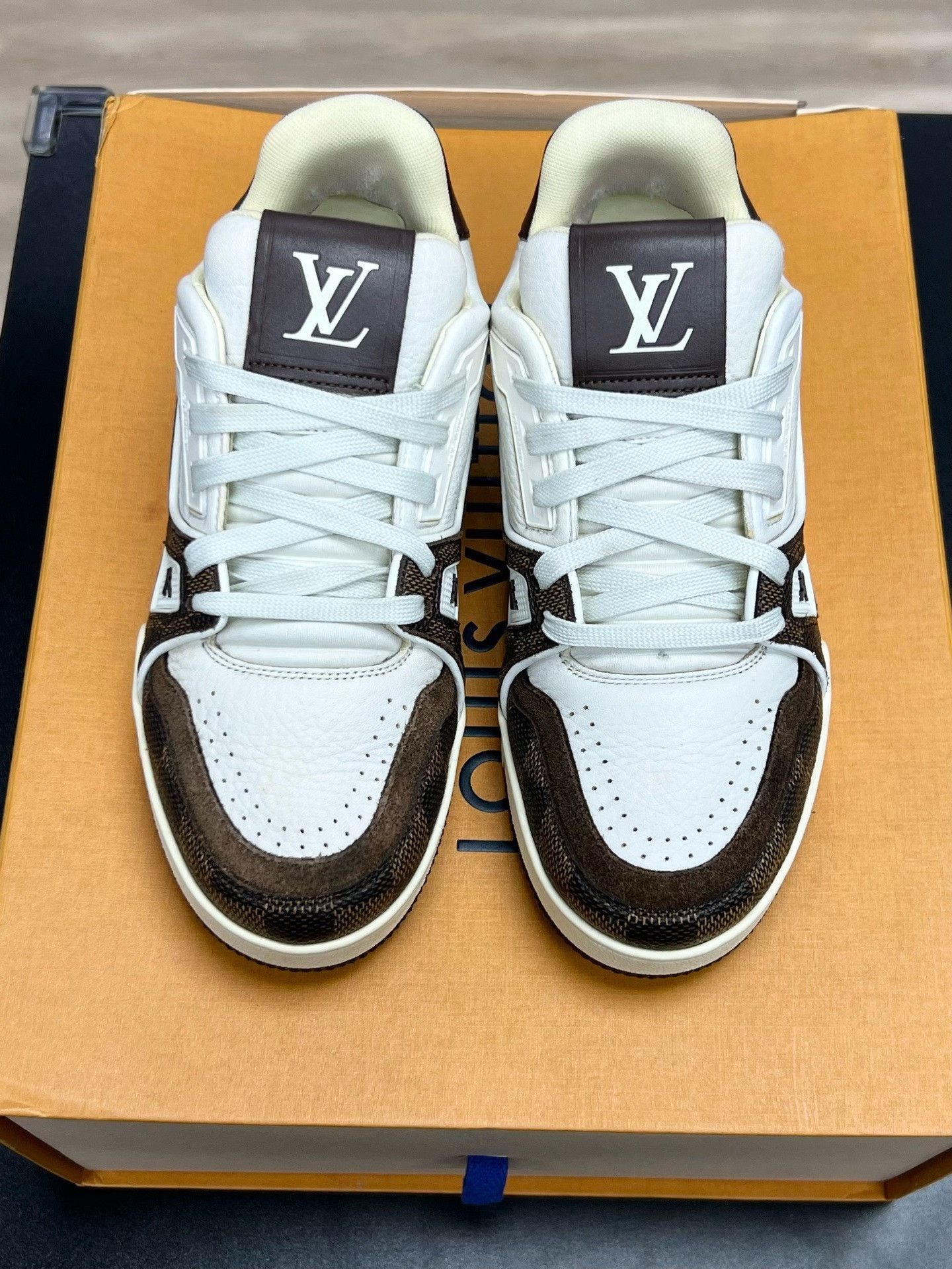 Louis Vuitton Louis Vuitton White Designer Casual Size US S / EU 44-46 / 1 - 3 Thumbnail