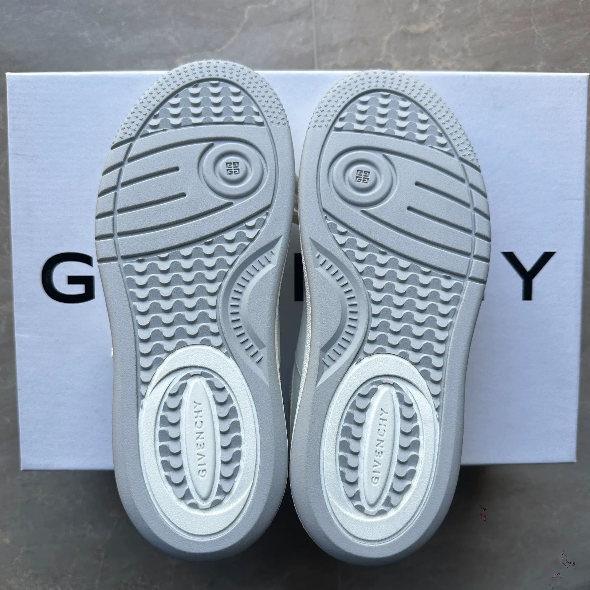 Givenchy Givenchy White Designer Casual Size S / US 4 / IT 40 - 7 Thumbnail