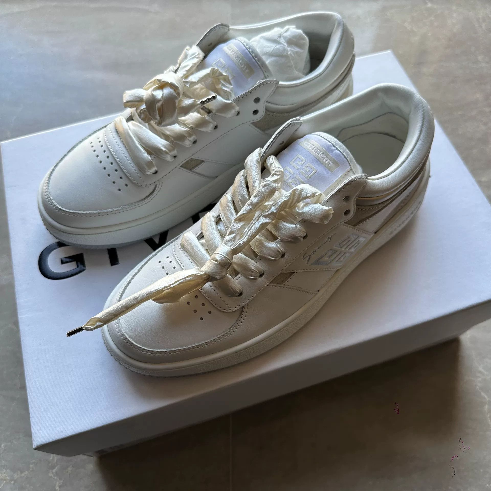 Givenchy Givenchy White Designer Casual Size S / US 4 / IT 40 - 2 Thumbnail