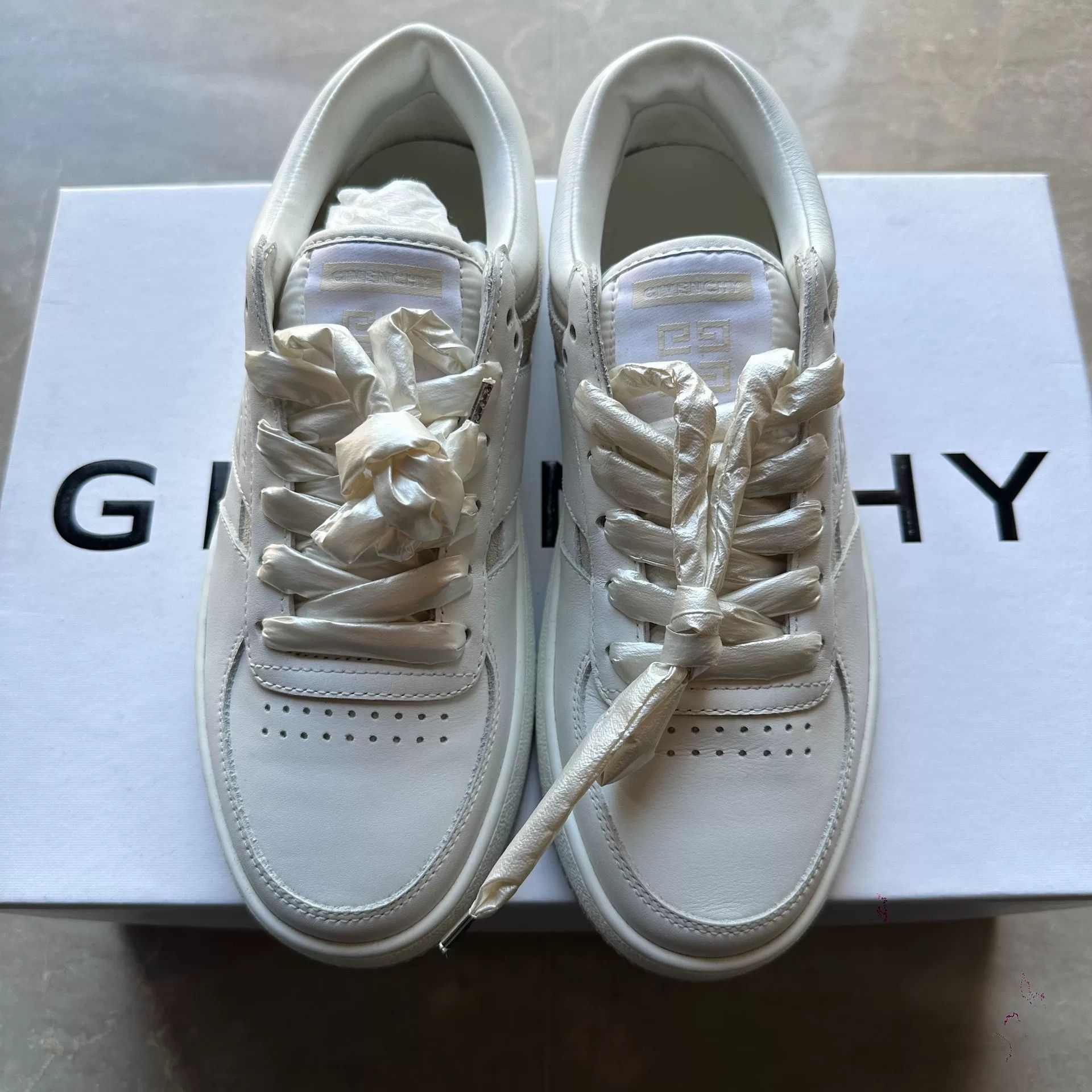 Givenchy Givenchy White Designer Casual Size S / US 4 / IT 40 - 4 Thumbnail