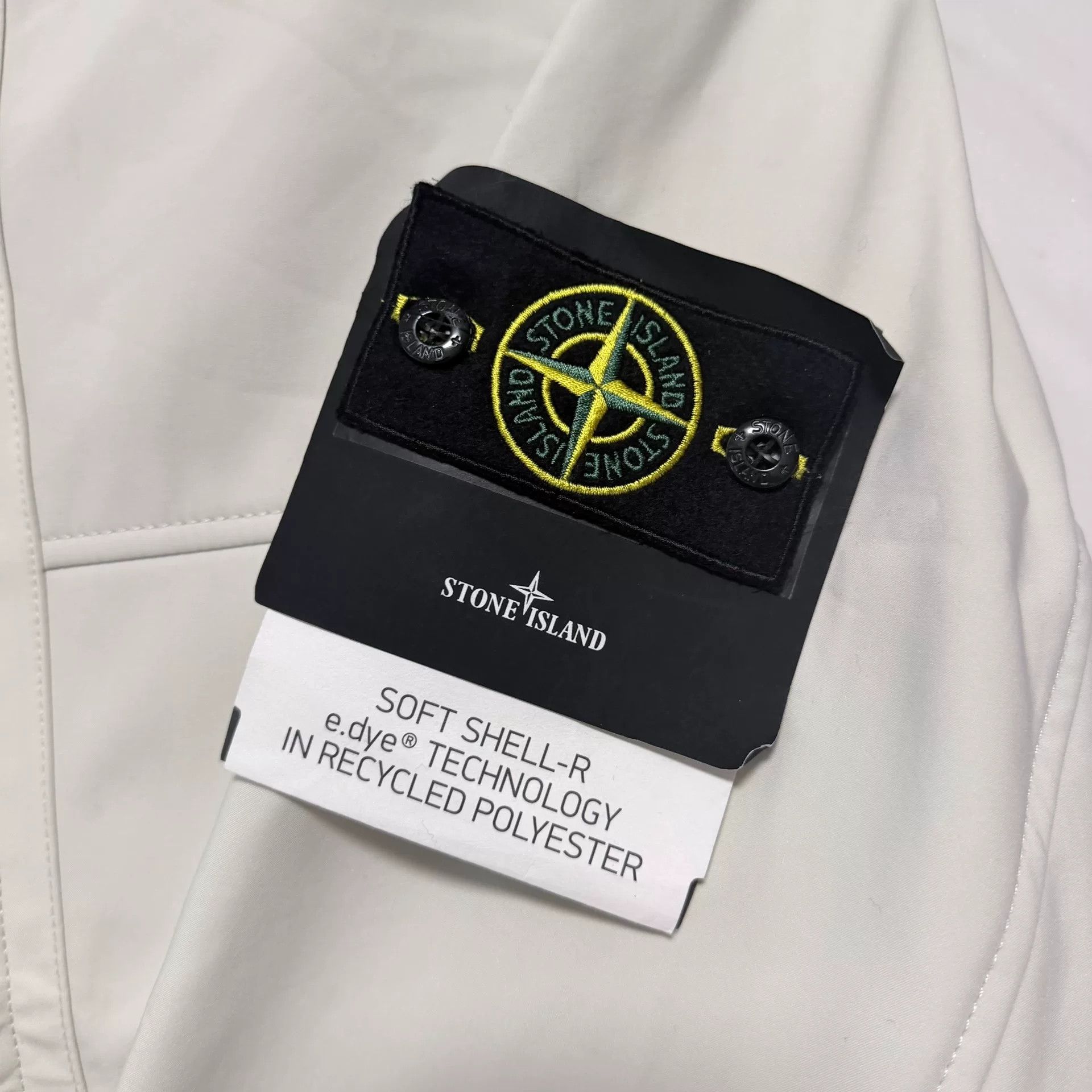 Stone Island Stone Island White Jacket Outerwear Size US S / EU 44-46 / 1 - 3 Thumbnail