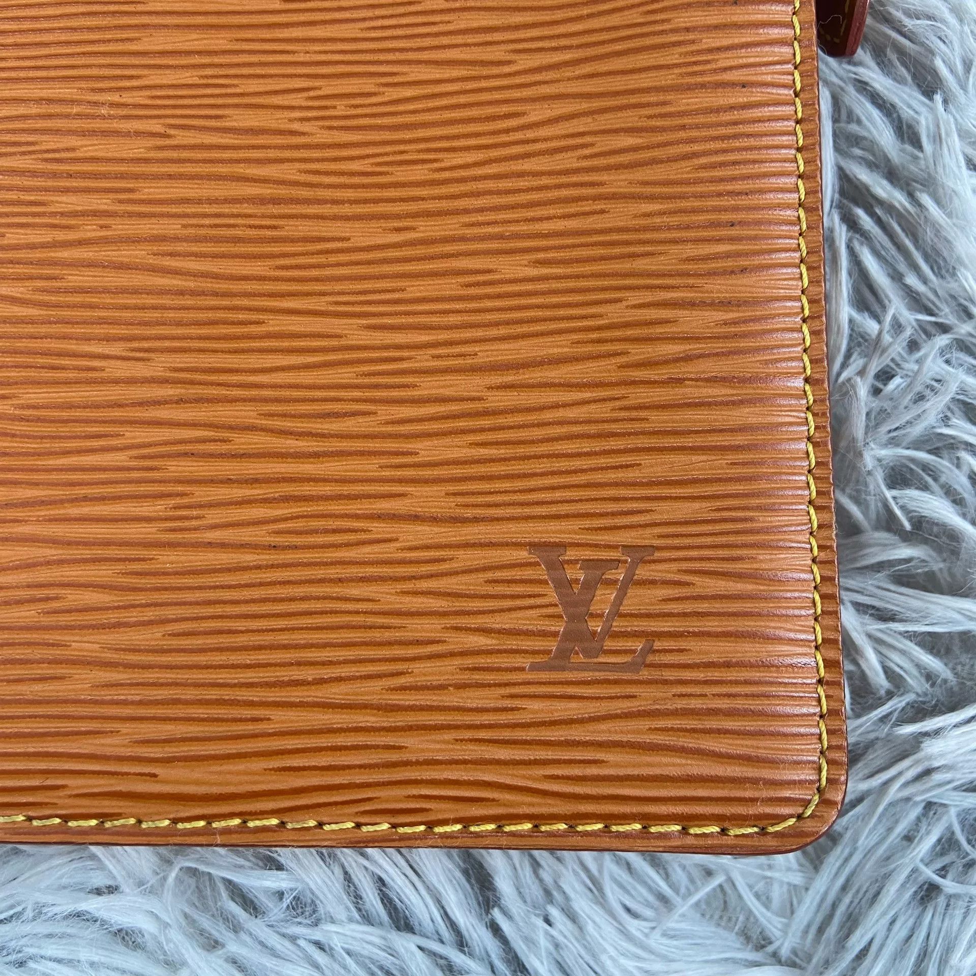 Louis Vuitton Louis Vuitton Clutch Designer Casual Size ONE SIZE - 3 Thumbnail