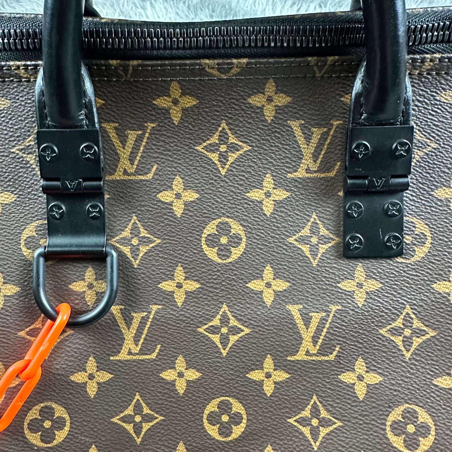 Louis Vuitton Louis Vuitton Orange Glow Designer Size ONE SIZE - 4 Thumbnail