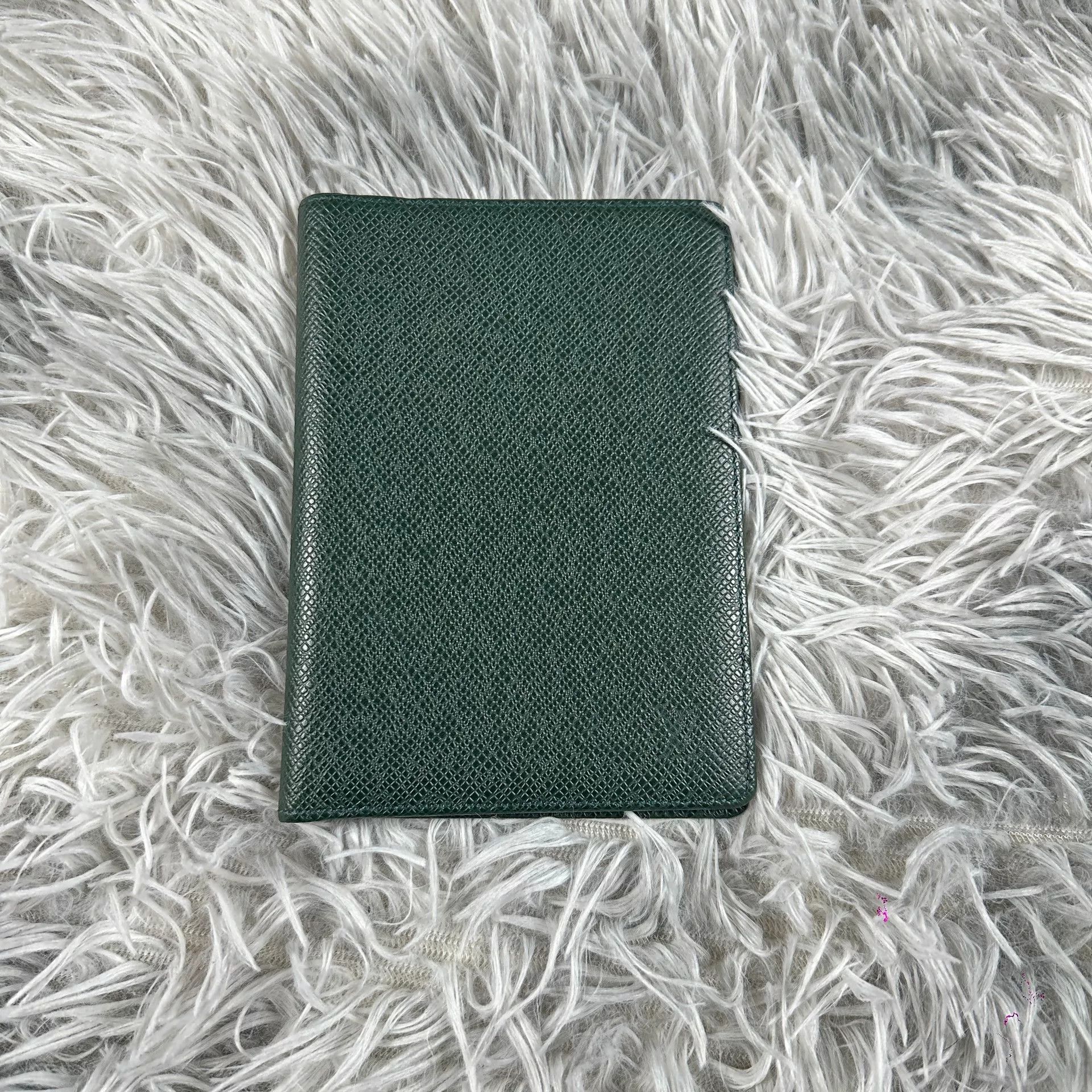 Louis Vuitton Louis Vuitton Green Wallet Designer Size ONE SIZE - 2 Thumbnail