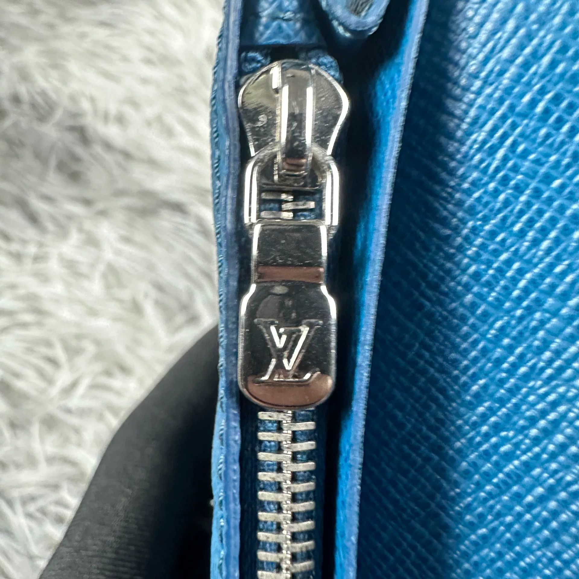 Louis Vuitton Louis Vuitton Blue Wallet Designer Size ONE SIZE - 6 Thumbnail