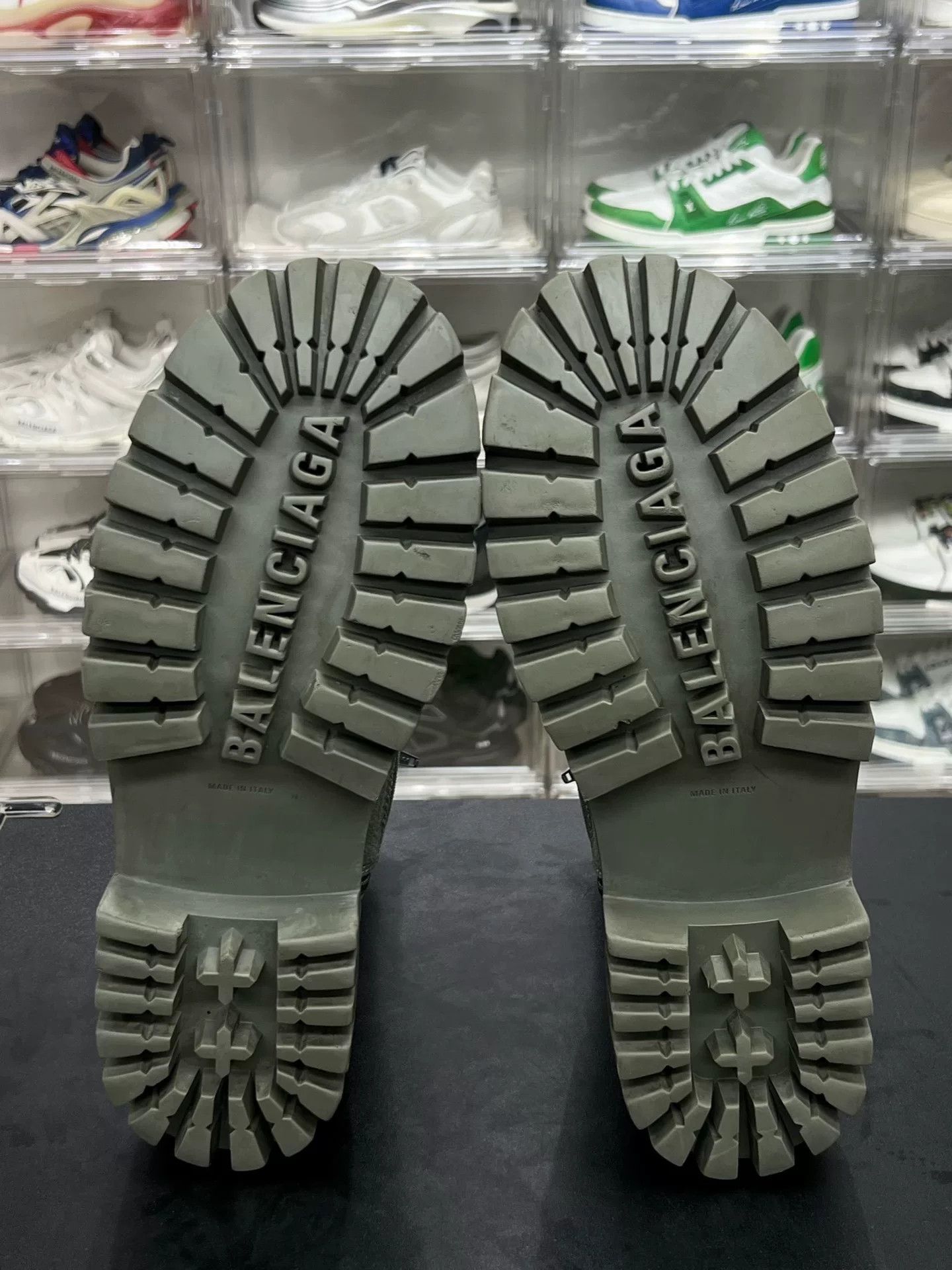 Balenciaga Balenciaga Green Designer Casual Size US 7 / EU 40 - 8 Thumbnail