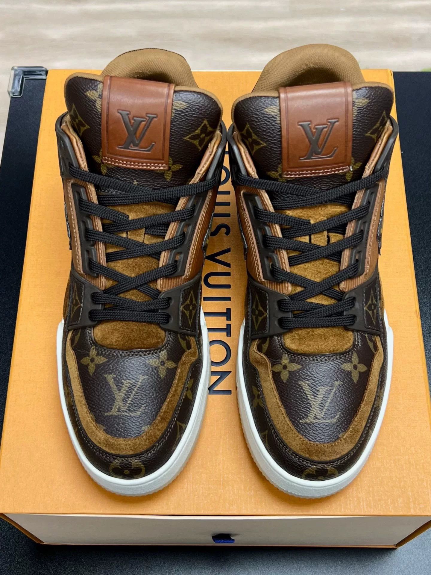 Louis Vuitton Louis Vuitton Brown Designer Casual Size US XS / EU 42 / 0 - 3 Thumbnail