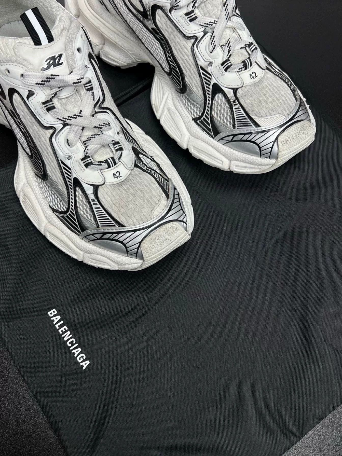 Balenciaga Balenciaga White Designer Casual Size US XXL / EU 58 / 5 - 9 Thumbnail