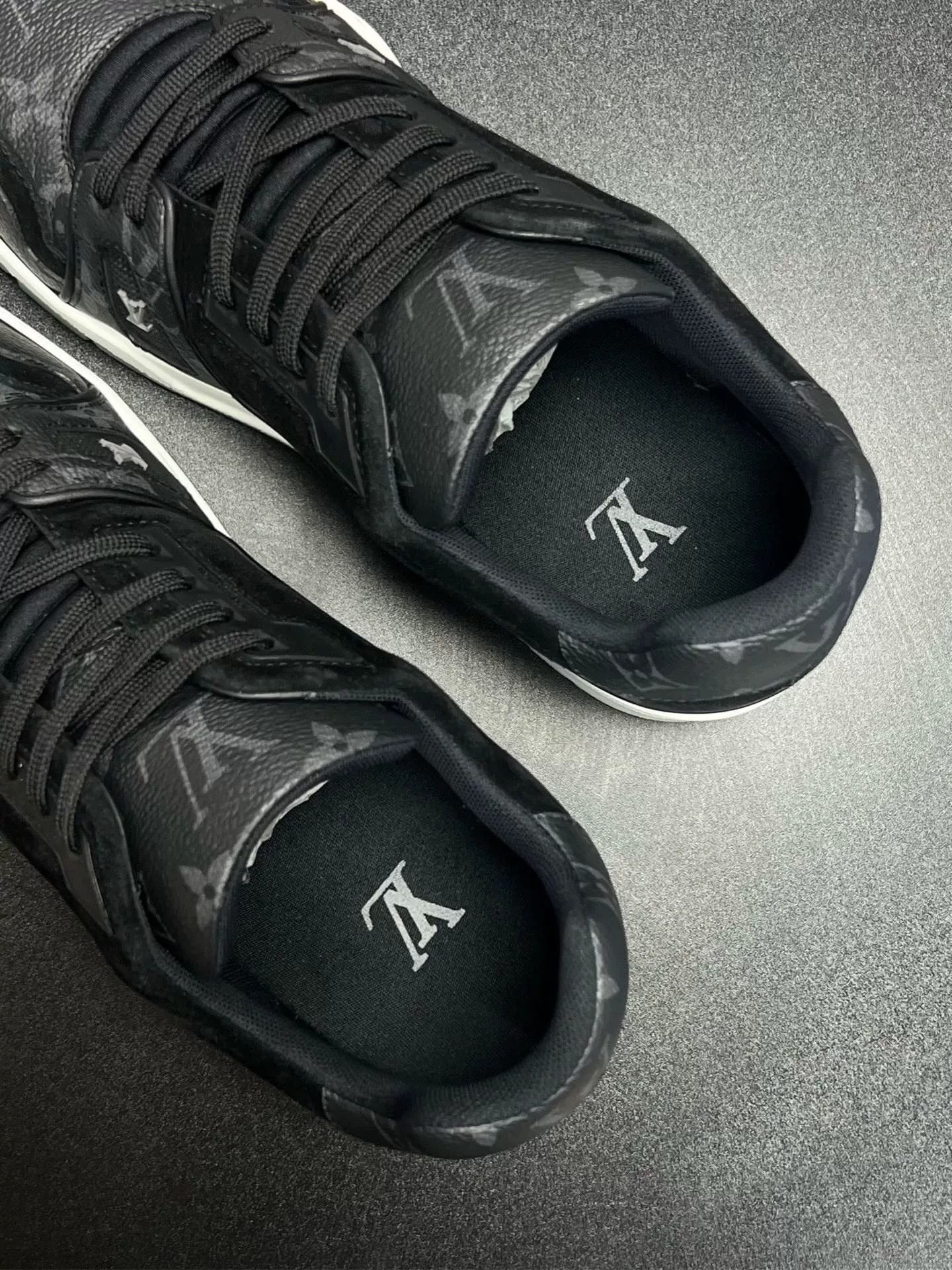 Louis Vuitton Louis Vuitton Black Designer Casual Size US S / EU 44-46 / 1 - 4 Thumbnail