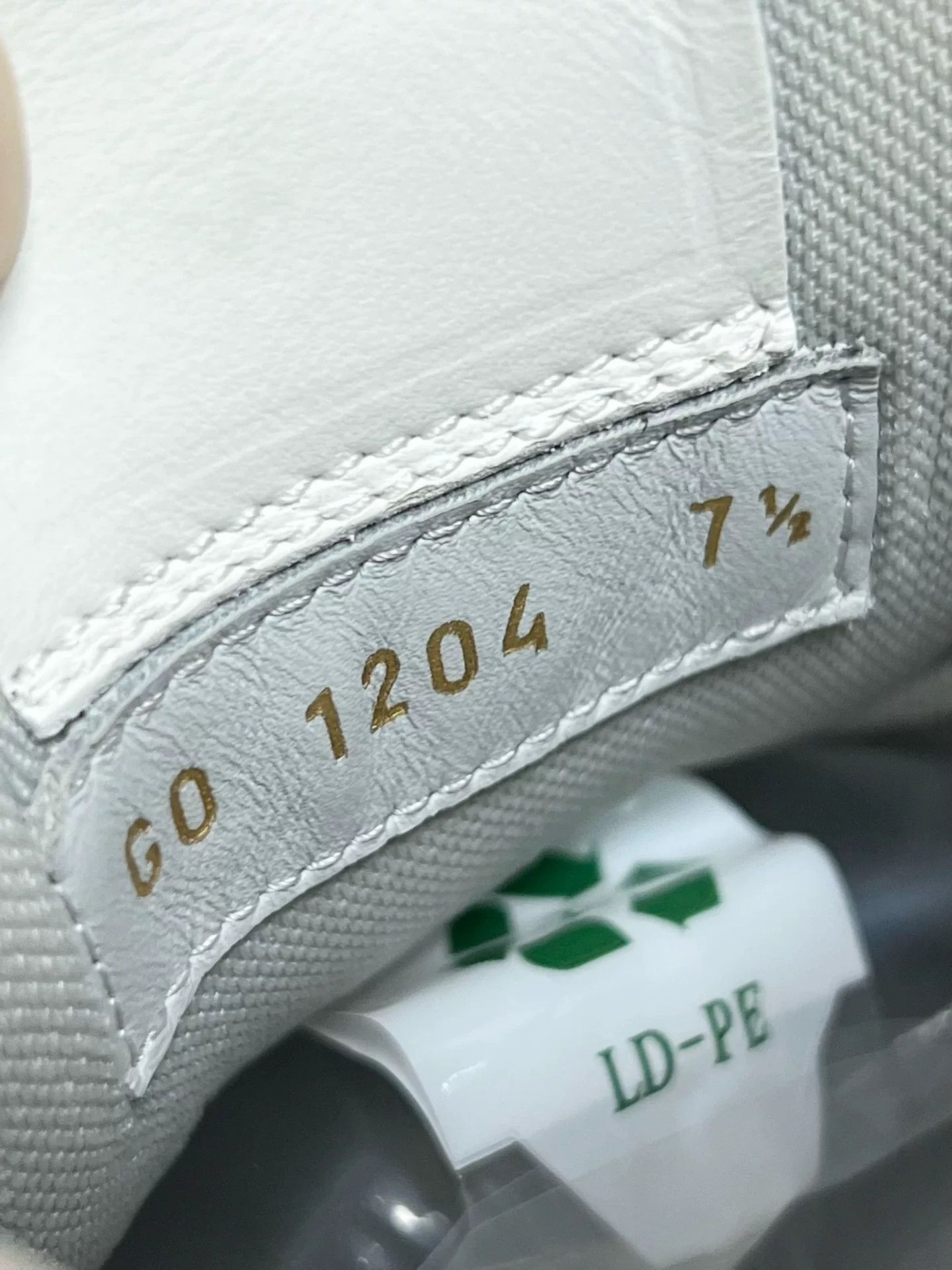 Louis Vuitton Louis Vuitton White Designer Casual Size US 9 / EU 42 - 9 Thumbnail