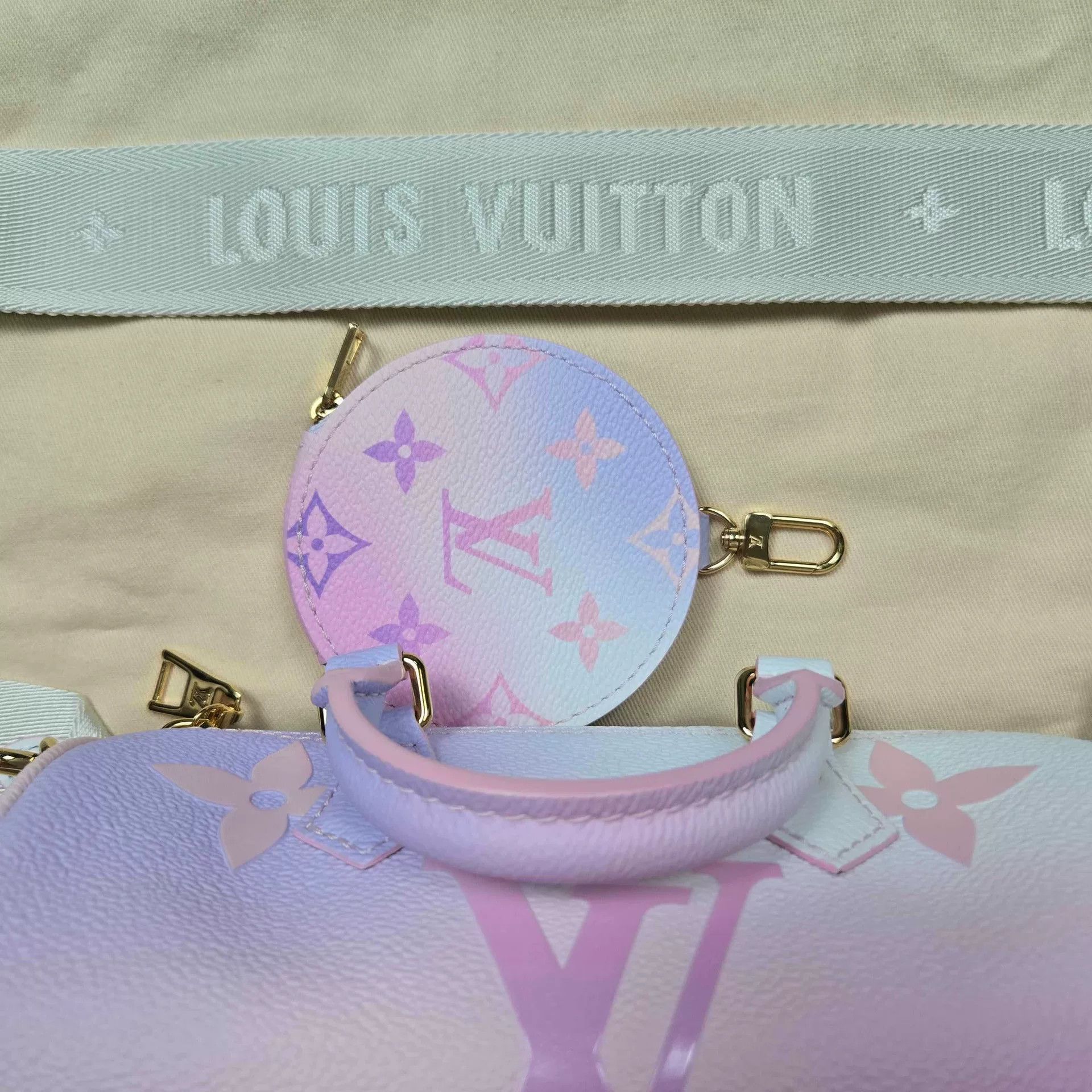 Louis Vuitton Louis Vuitton Multi Designer Casual Size US M / EU 48-50 / 2 - 7 Thumbnail