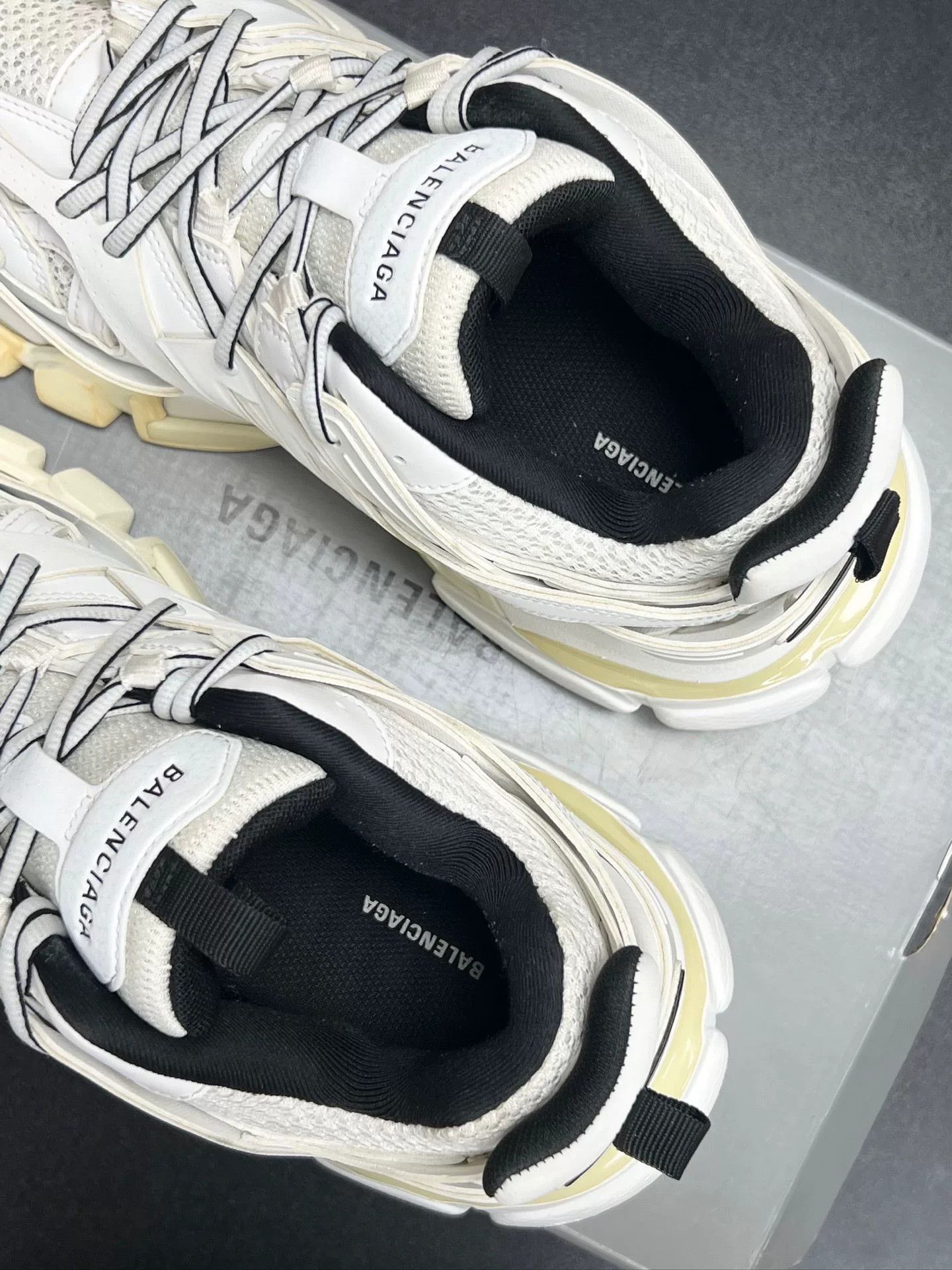 Balenciaga Balenciaga White Designer Casual Size US S / EU 44-46 / 1 - 4 Thumbnail