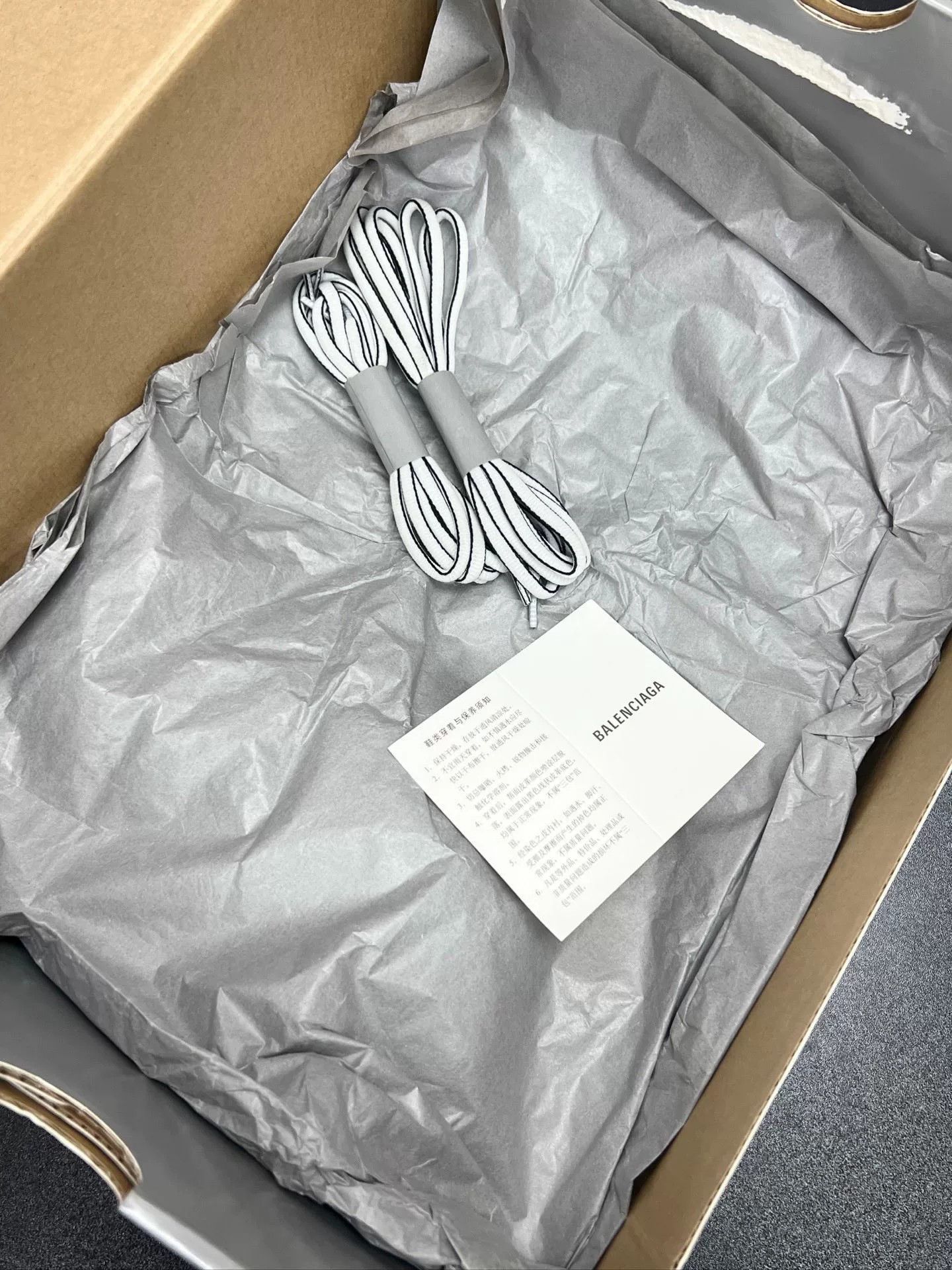 Balenciaga Balenciaga White Designer Casual Size US S / EU 44-46 / 1 - 9 Thumbnail