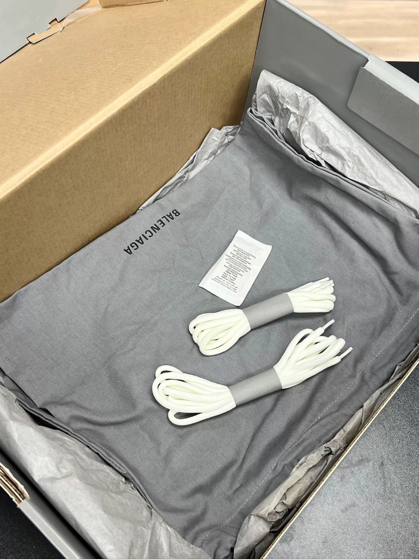 Balenciaga Balenciaga White Designer Casual Size US S / EU 44-46 / 1 - 9 Thumbnail