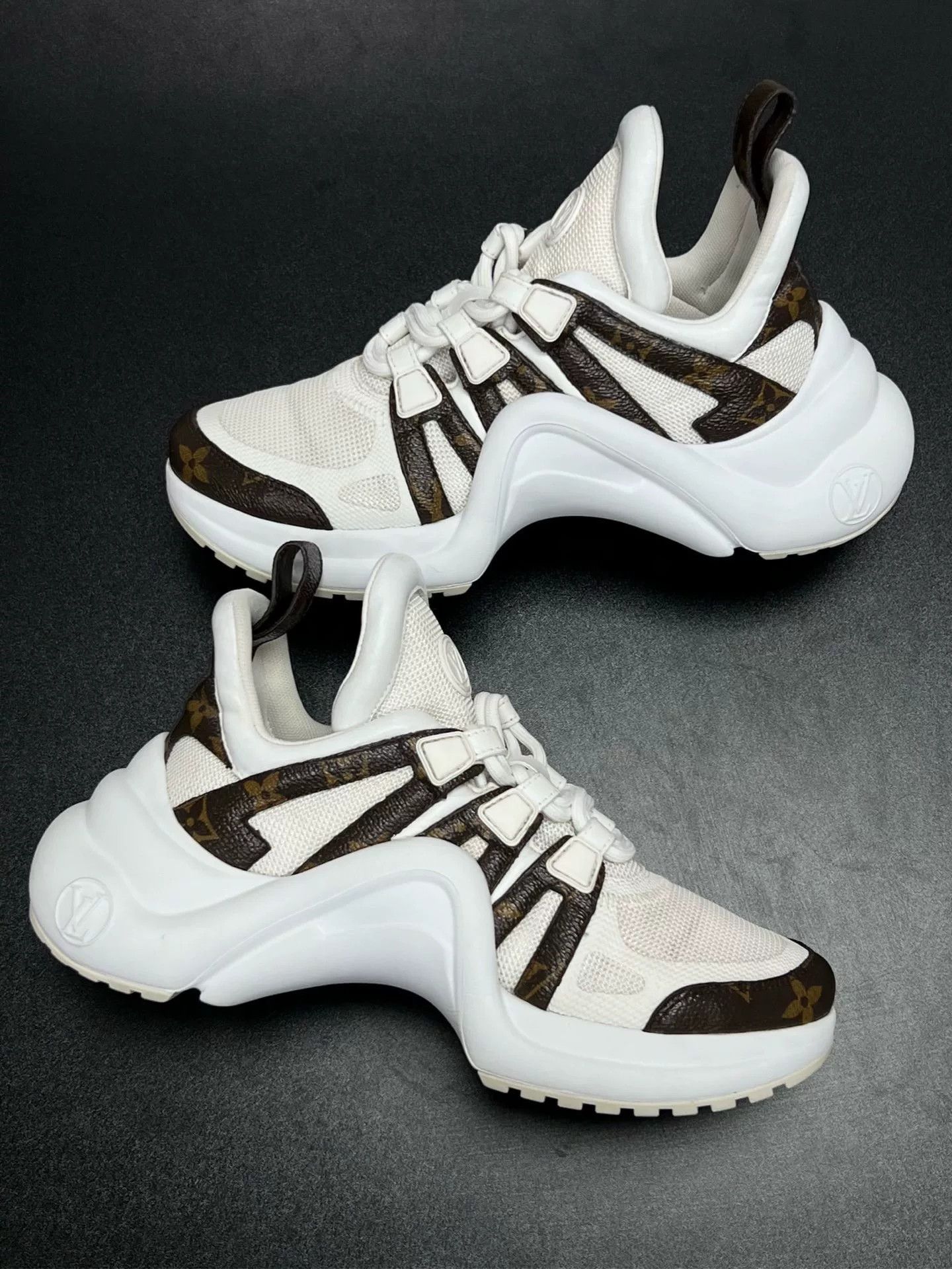 Louis Vuitton Louis Vuitton White Designer Casual Size US S / EU 44-46 / 1 - 4 Thumbnail