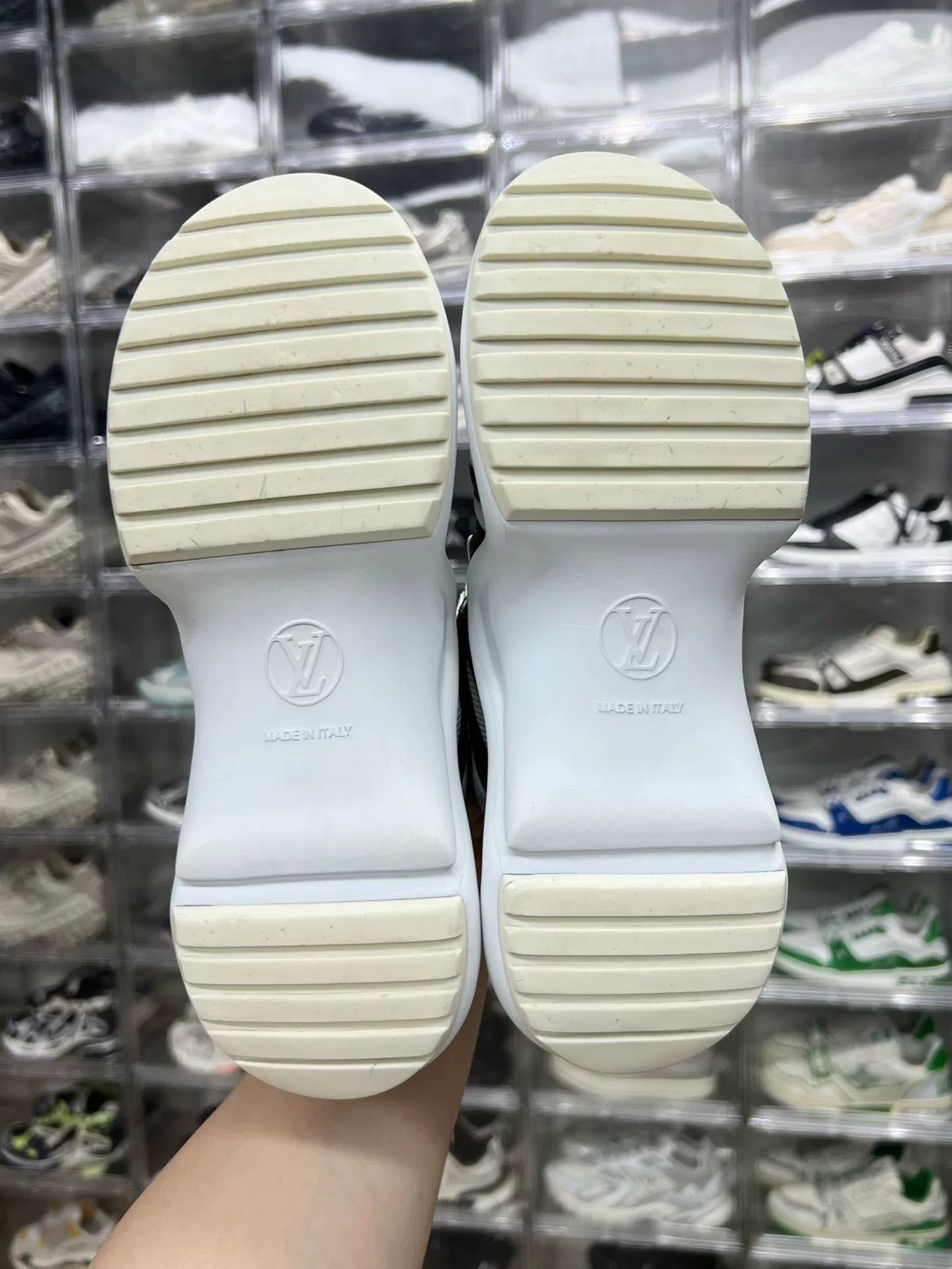 Louis Vuitton Louis Vuitton White Designer Casual Size US S / EU 44-46 / 1 - 7 Thumbnail