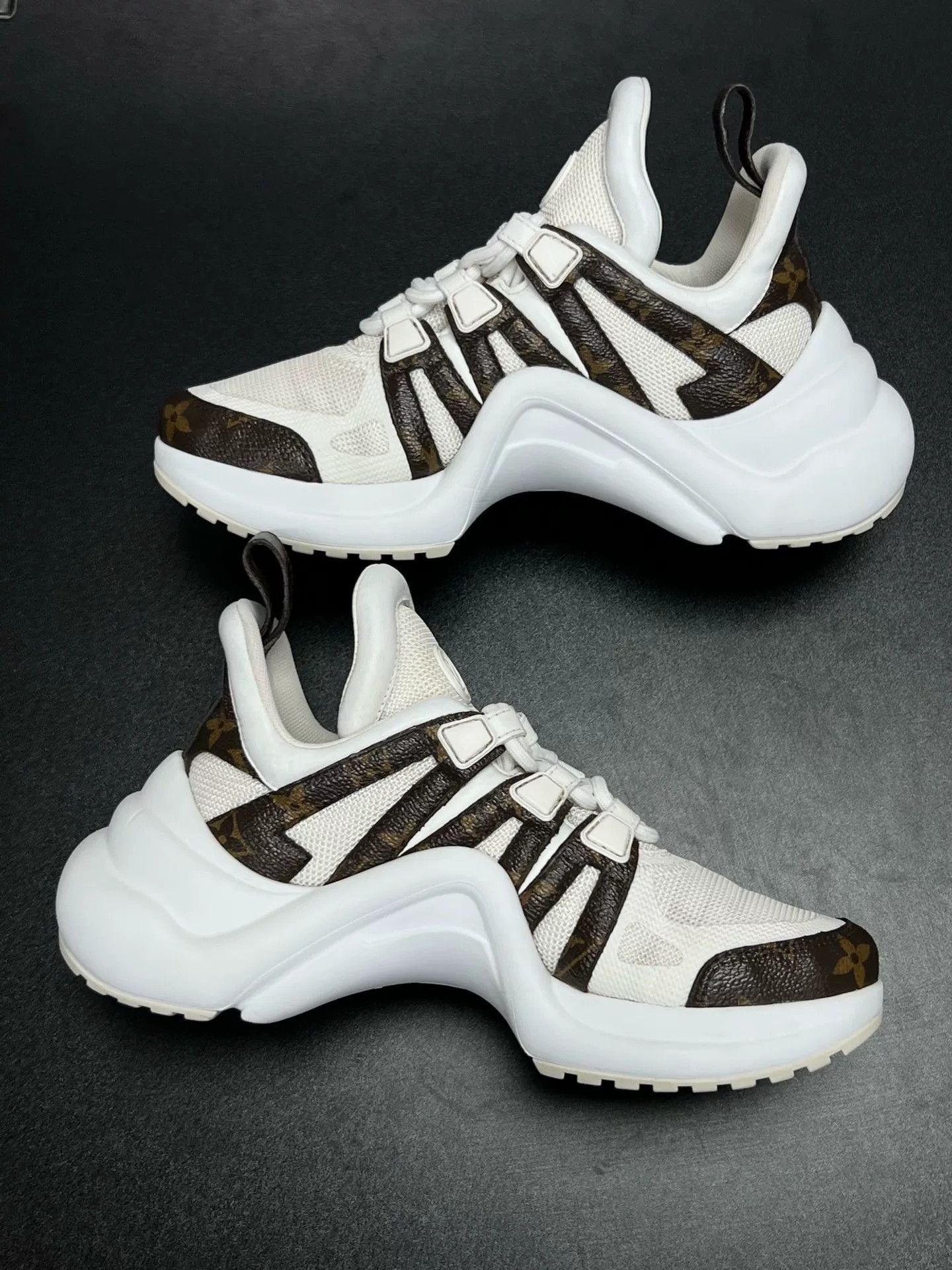 Louis Vuitton Louis Vuitton White Designer Casual Size US S / EU 44-46 / 1 - 5 Thumbnail