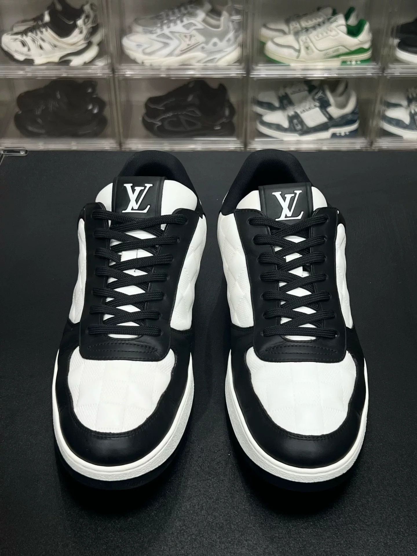 Louis Vuitton Louis Vuitton Black Shoes Low Top Size US 10 / EU 43 - 2 Thumbnail