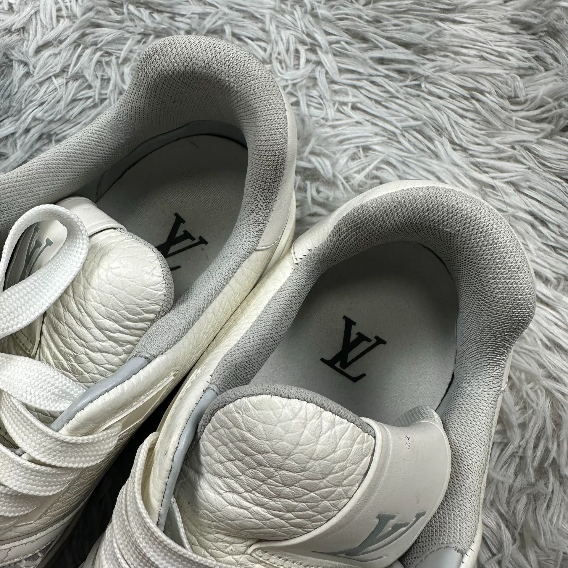 Louis Vuitton Louis Vuitton White Designer Casual Size US S / EU 44-46 / 1 - 7 Thumbnail