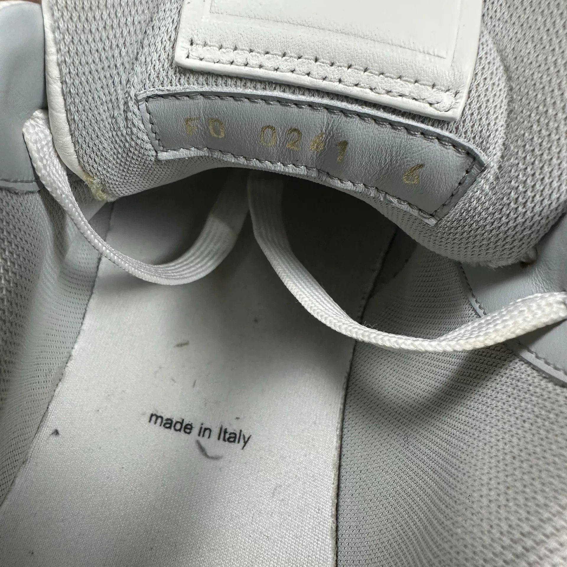 Louis Vuitton Louis Vuitton White Designer Casual Size US S / EU 44-46 / 1 - 6 Thumbnail