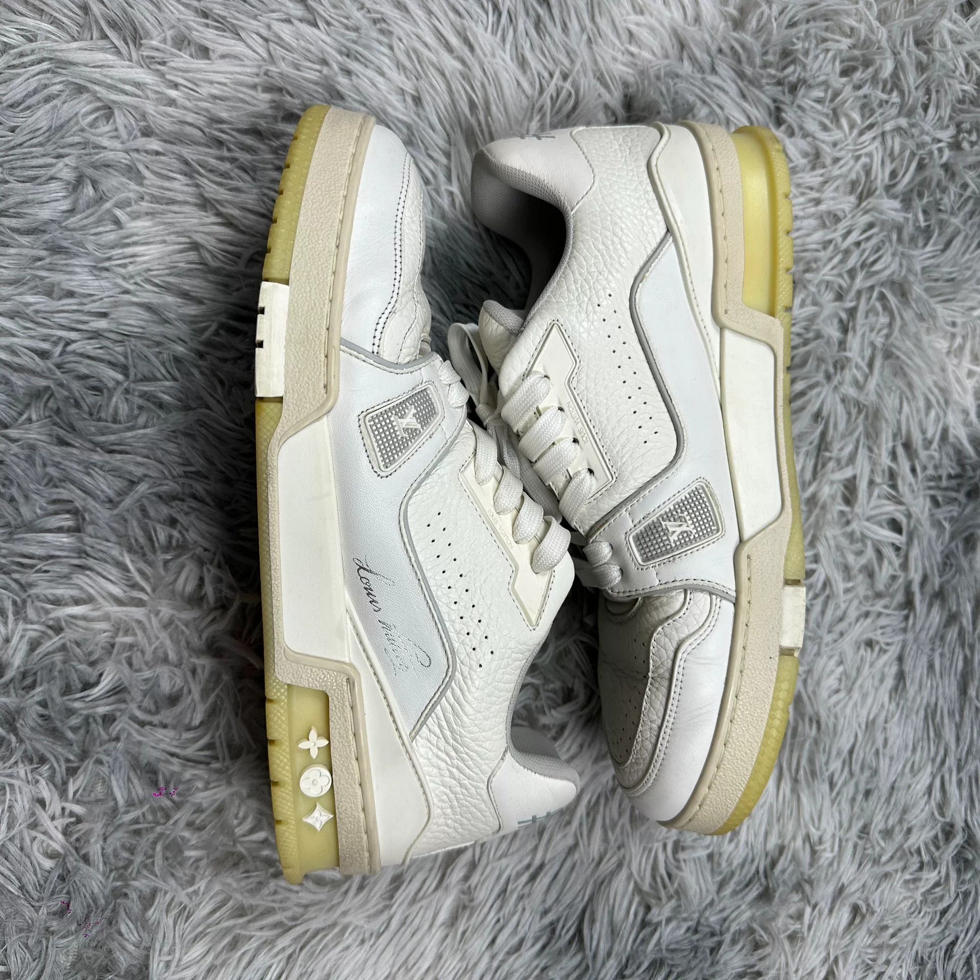Louis Vuitton Louis Vuitton White Designer Casual Size US S / EU 44-46 / 1 - 4 Thumbnail
