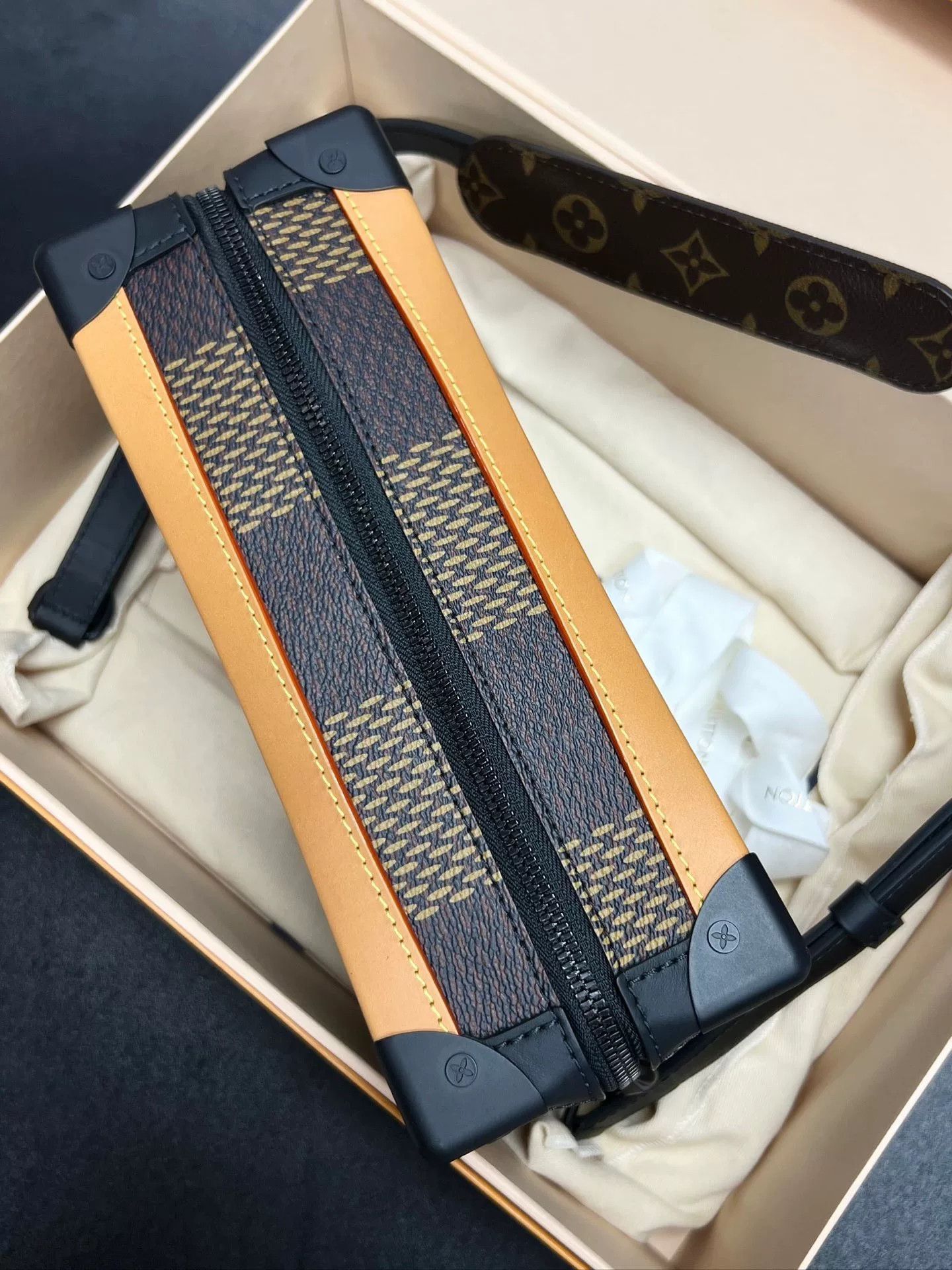 Louis Vuitton Louis Vuitton Item Designer Casual Size ONE SIZE - 2 Thumbnail