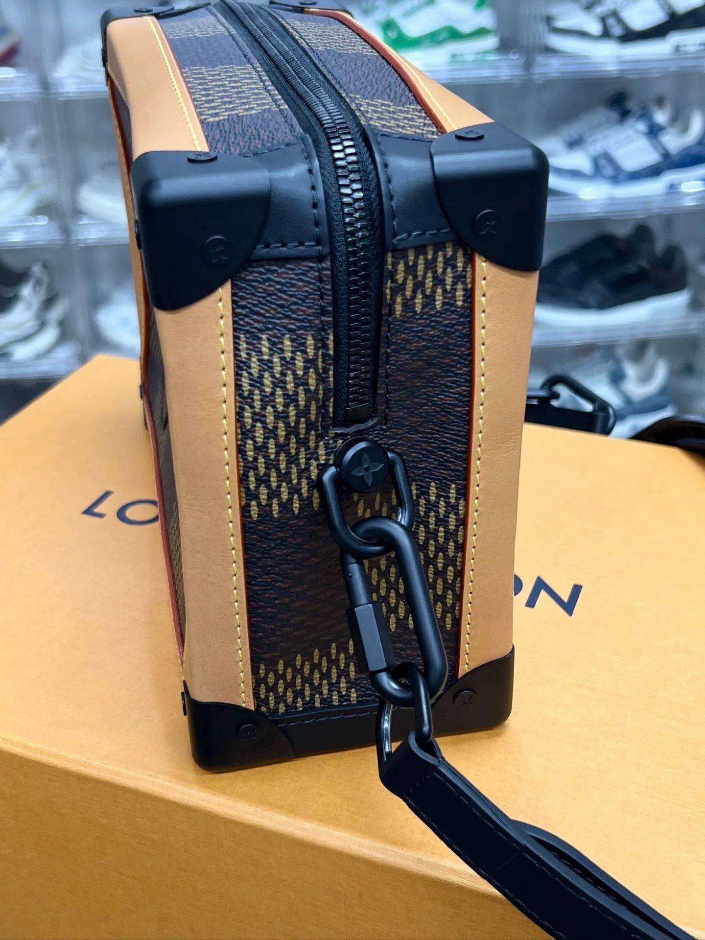 Louis Vuitton Louis Vuitton Item Designer Casual Size ONE SIZE - 4 Thumbnail