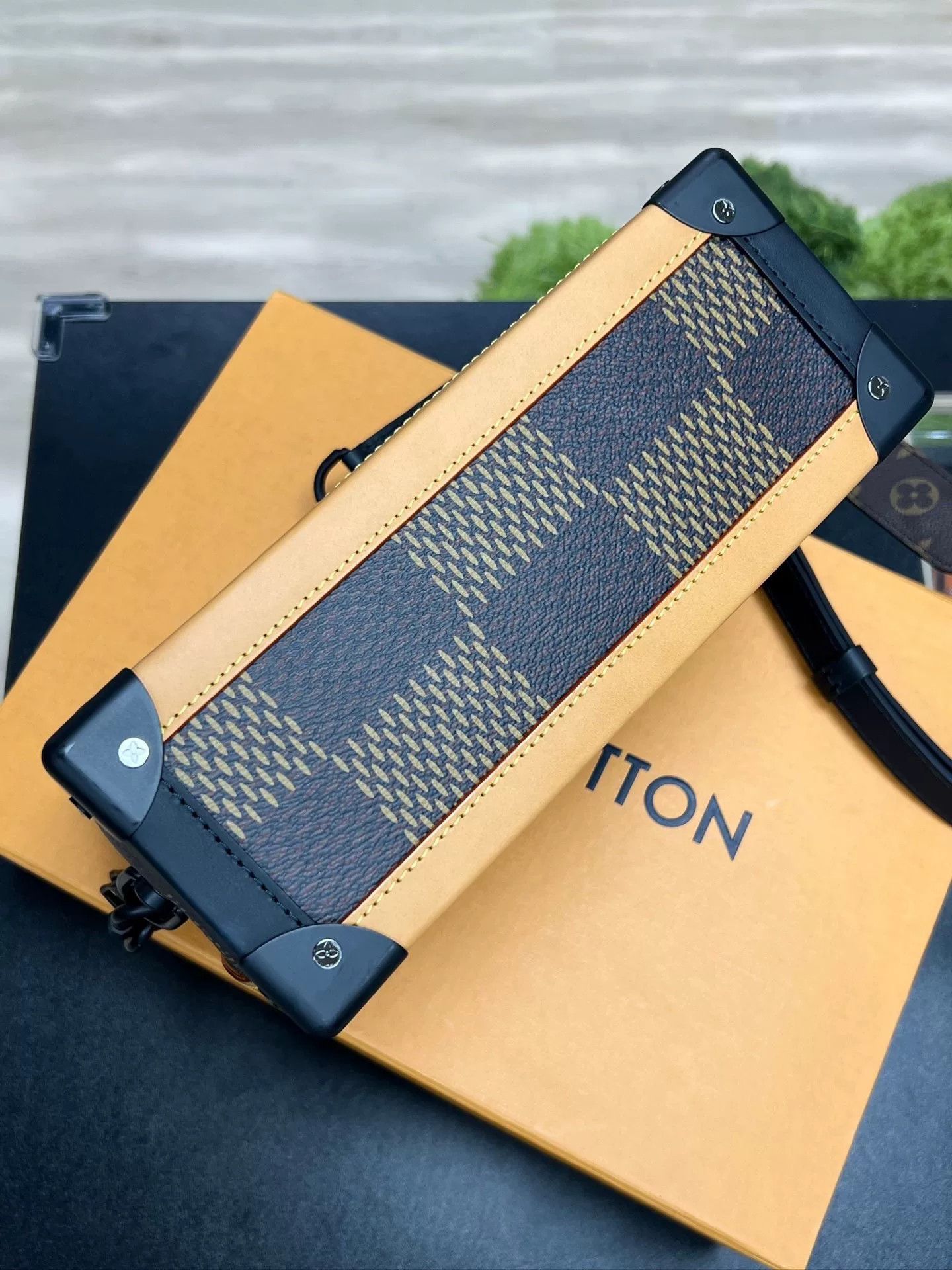 Louis Vuitton Louis Vuitton Item Designer Casual Size ONE SIZE - 5 Thumbnail
