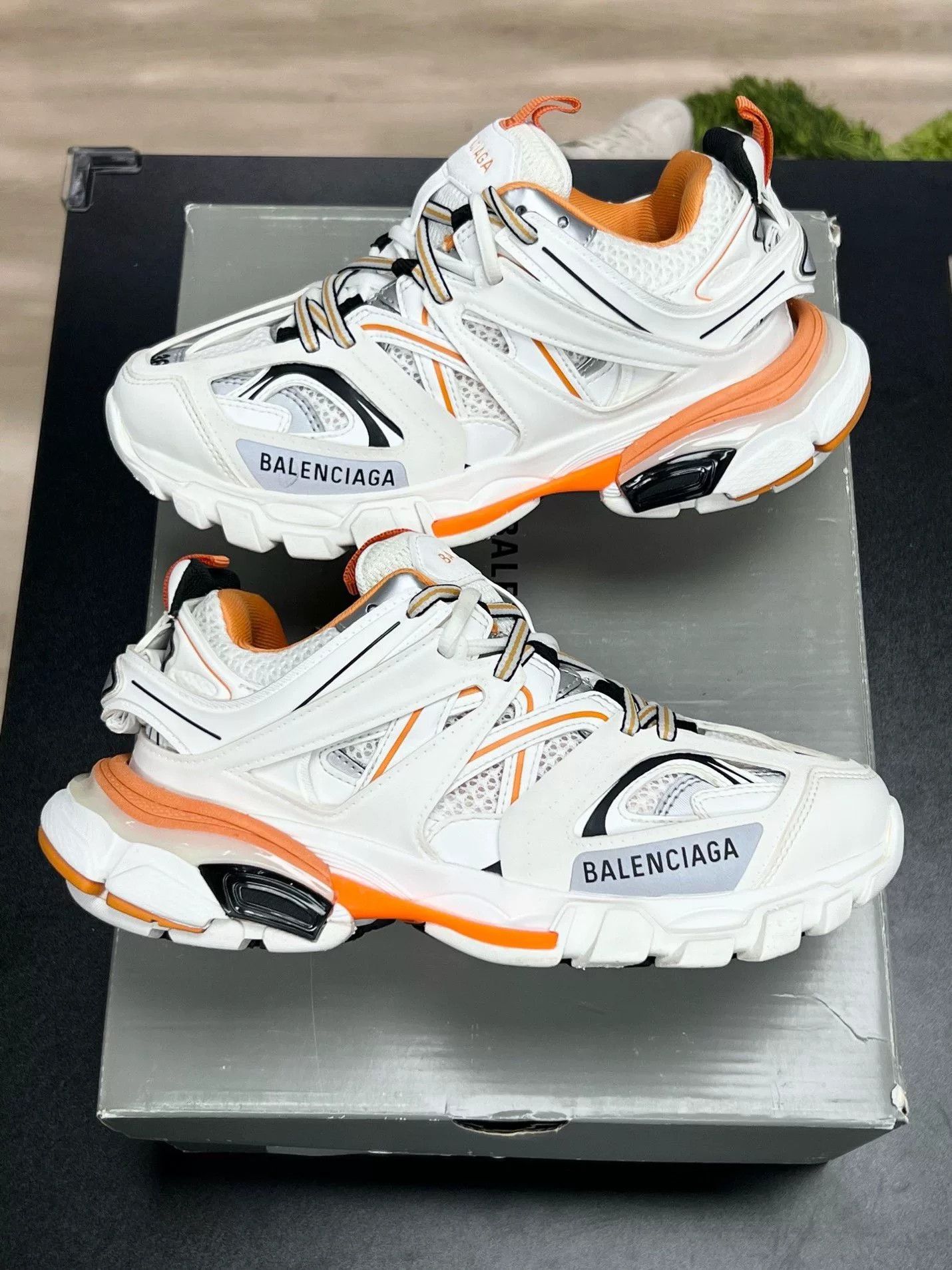 Balenciaga Balenciaga White Designer Casual Size US S / EU 44-46 / 1 - 5 Thumbnail
