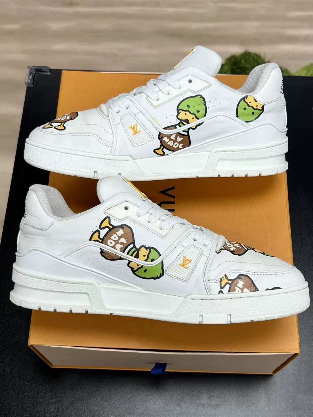 Louis Vuitton Louis Vuitton White Designer Casual Size US S / EU 44-46 / 1 - 5 Thumbnail