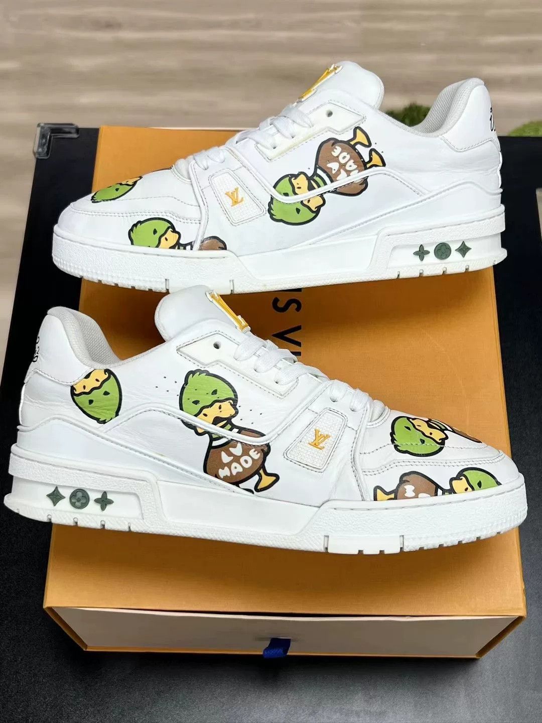 Louis Vuitton Louis Vuitton White Designer Casual Size US S / EU 44-46 / 1 - 6 Thumbnail