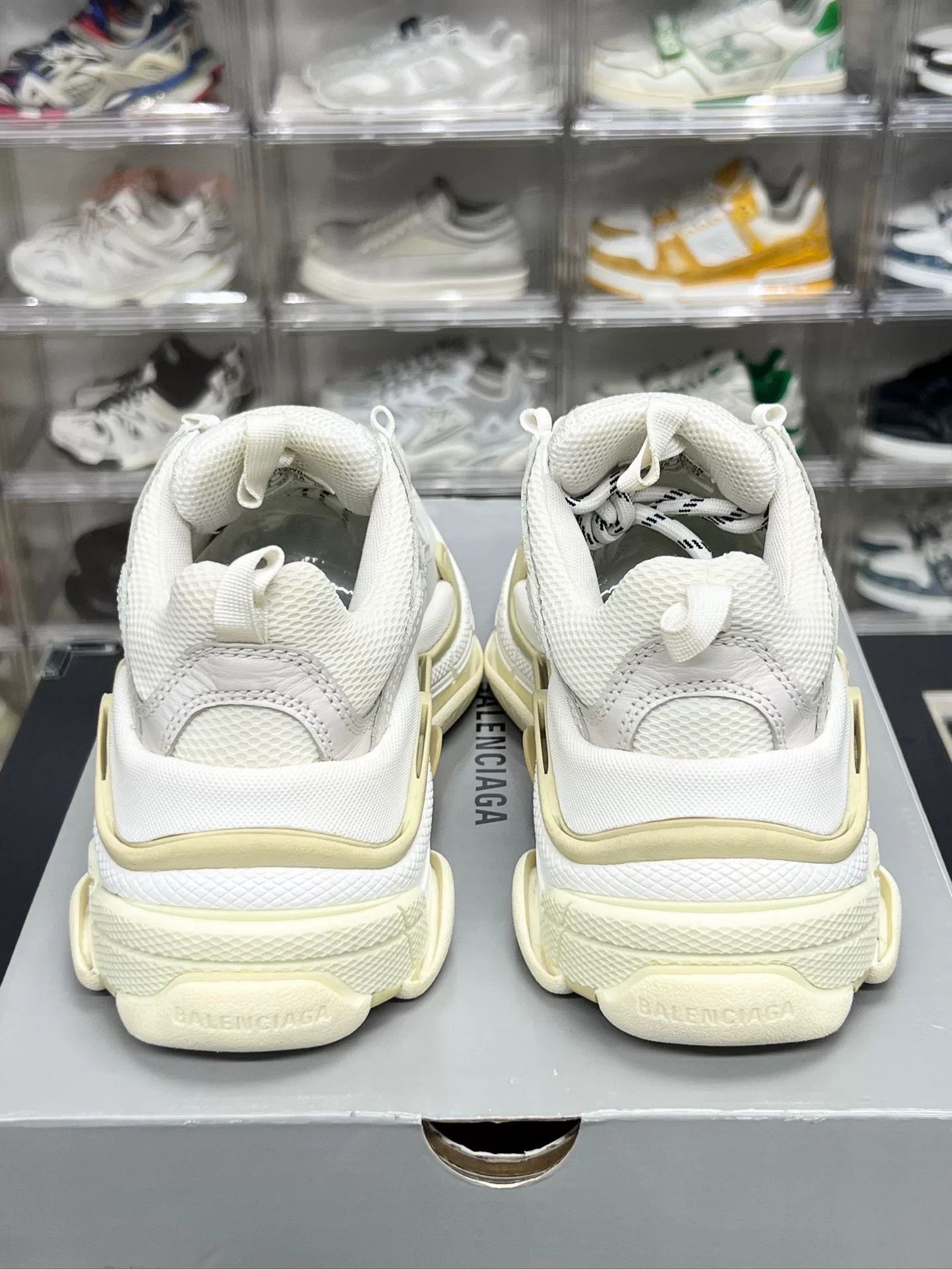 Balenciaga Balenciaga White Designer Casual Size US S / EU 44-46 / 1 - 7 Thumbnail