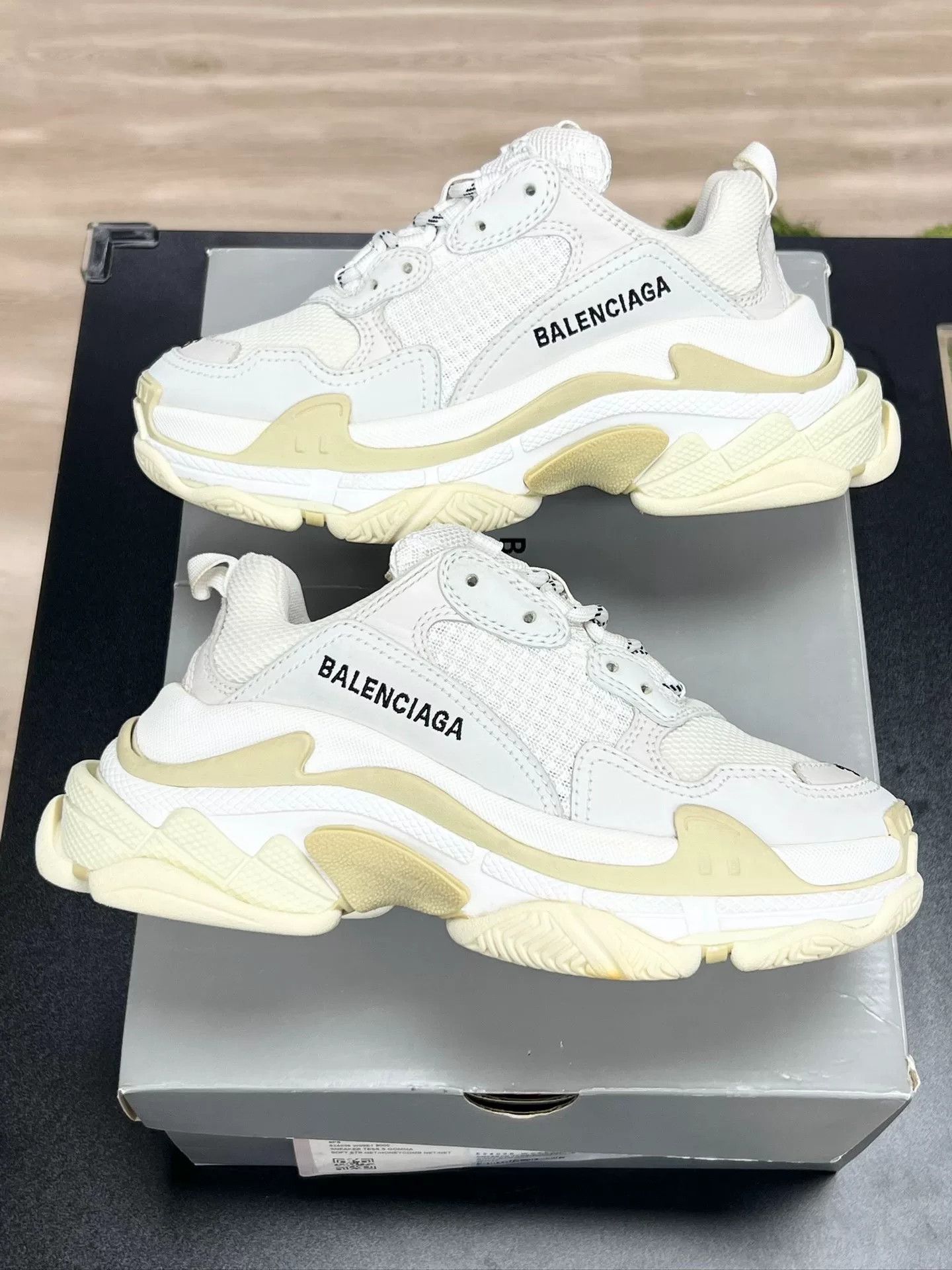 Balenciaga Balenciaga White Designer Casual Size US S / EU 44-46 / 1 - 5 Thumbnail