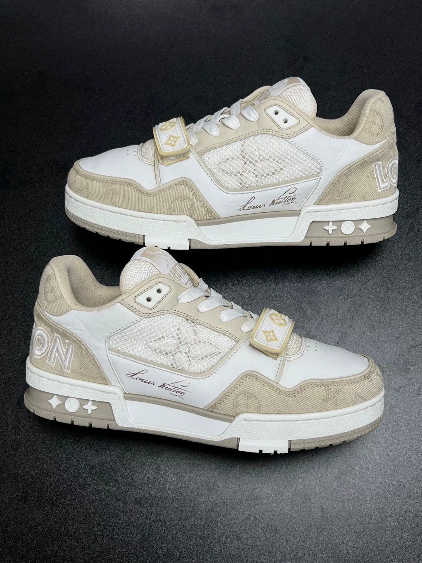 Louis Vuitton Louis Vuitton Beige Velcro Designer Size US S / EU 44-46 / 1 - 5 Thumbnail