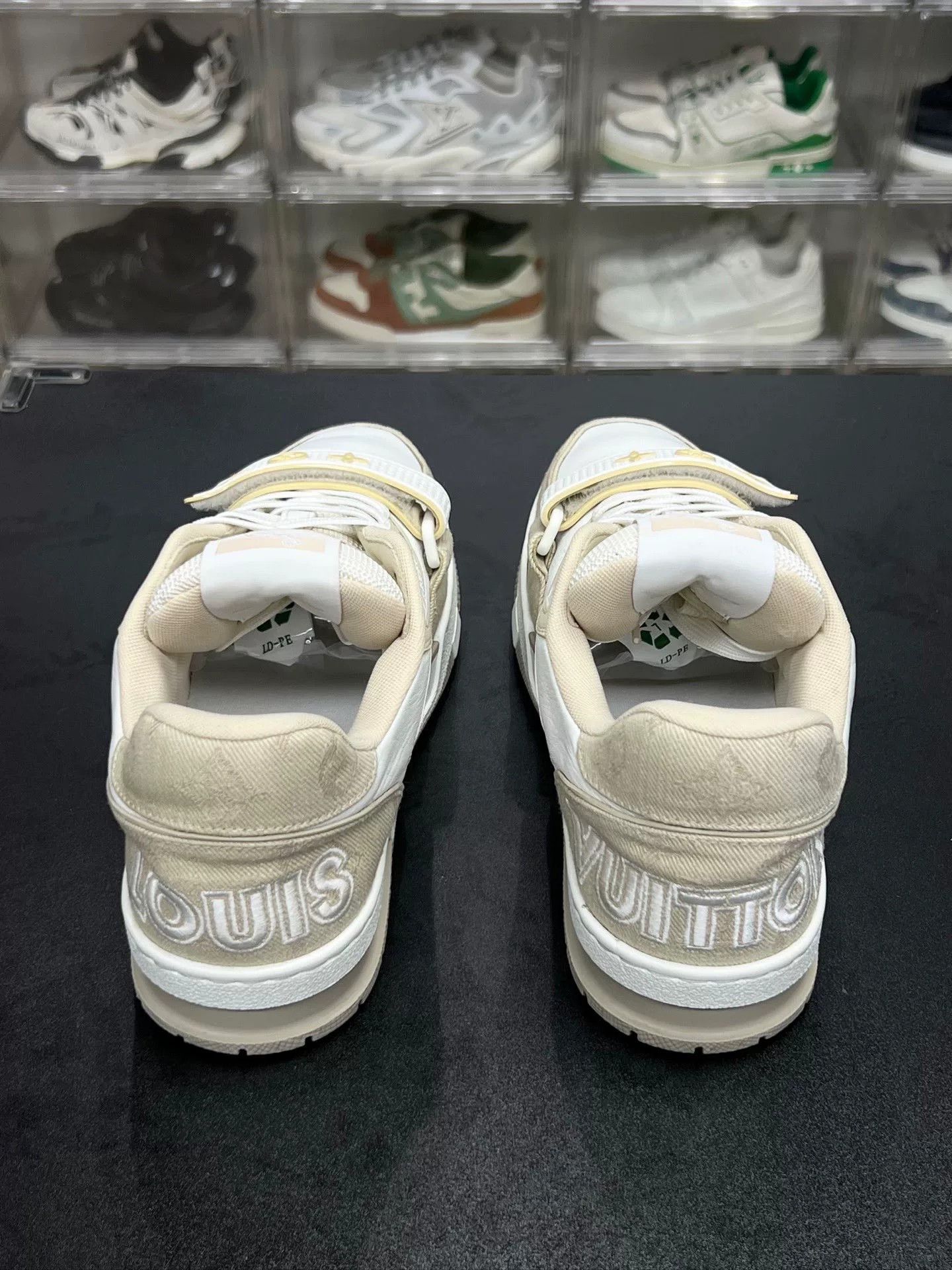 Louis Vuitton Louis Vuitton Beige Velcro Designer Size US S / EU 44-46 / 1 - 7 Thumbnail
