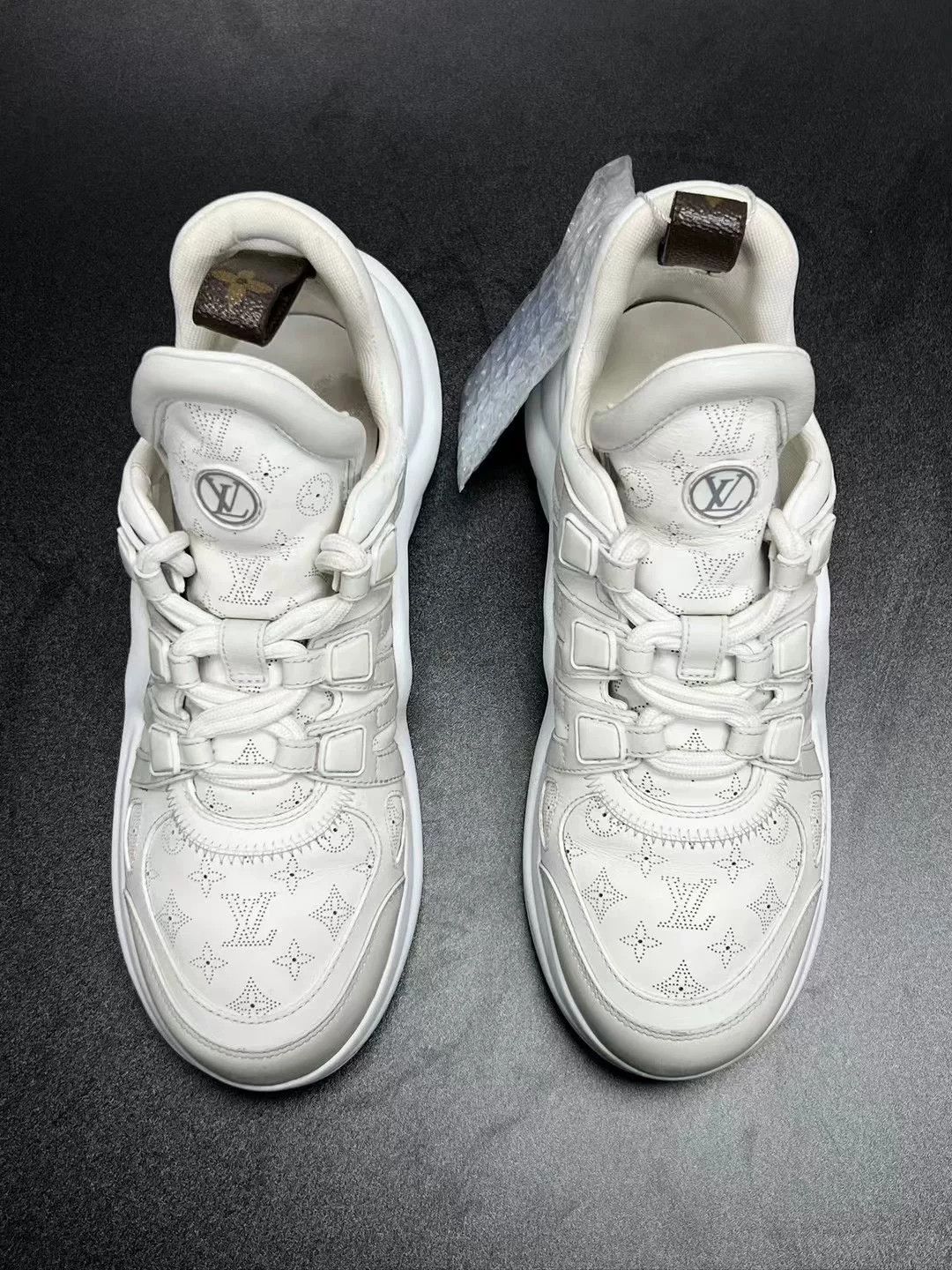 Louis Vuitton Louis Vuitton White Designer Casual Size US S / EU 44-46 / 1 - 3 Thumbnail