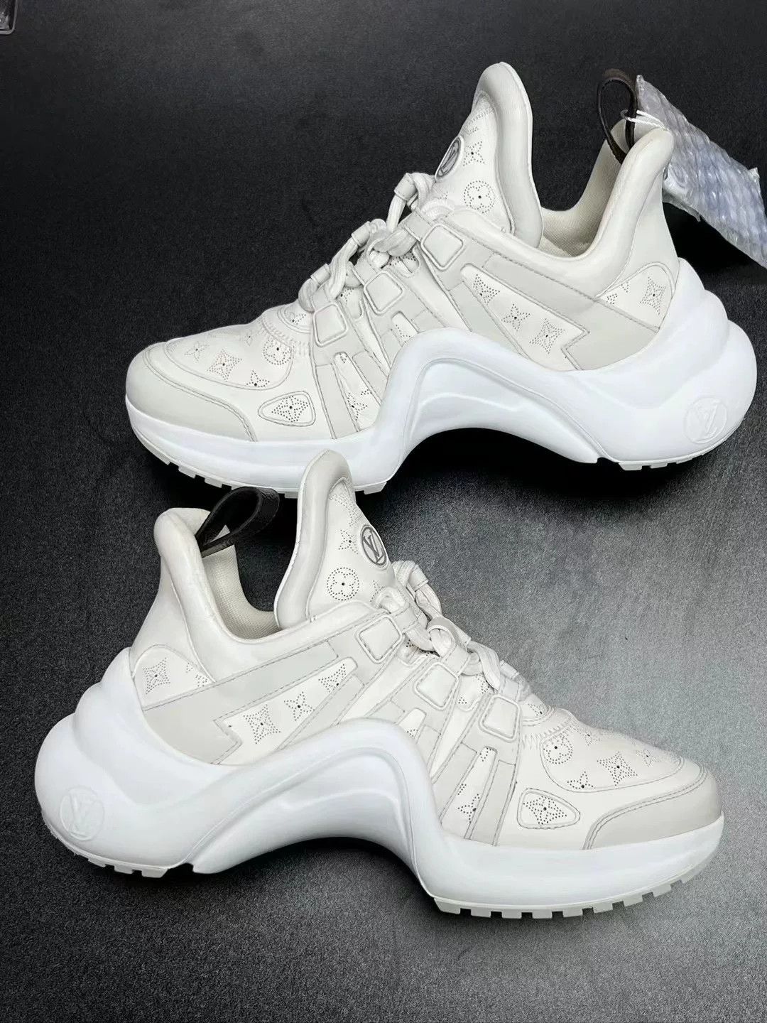 Louis Vuitton Louis Vuitton White Designer Casual Size US S / EU 44-46 / 1 - 4 Thumbnail