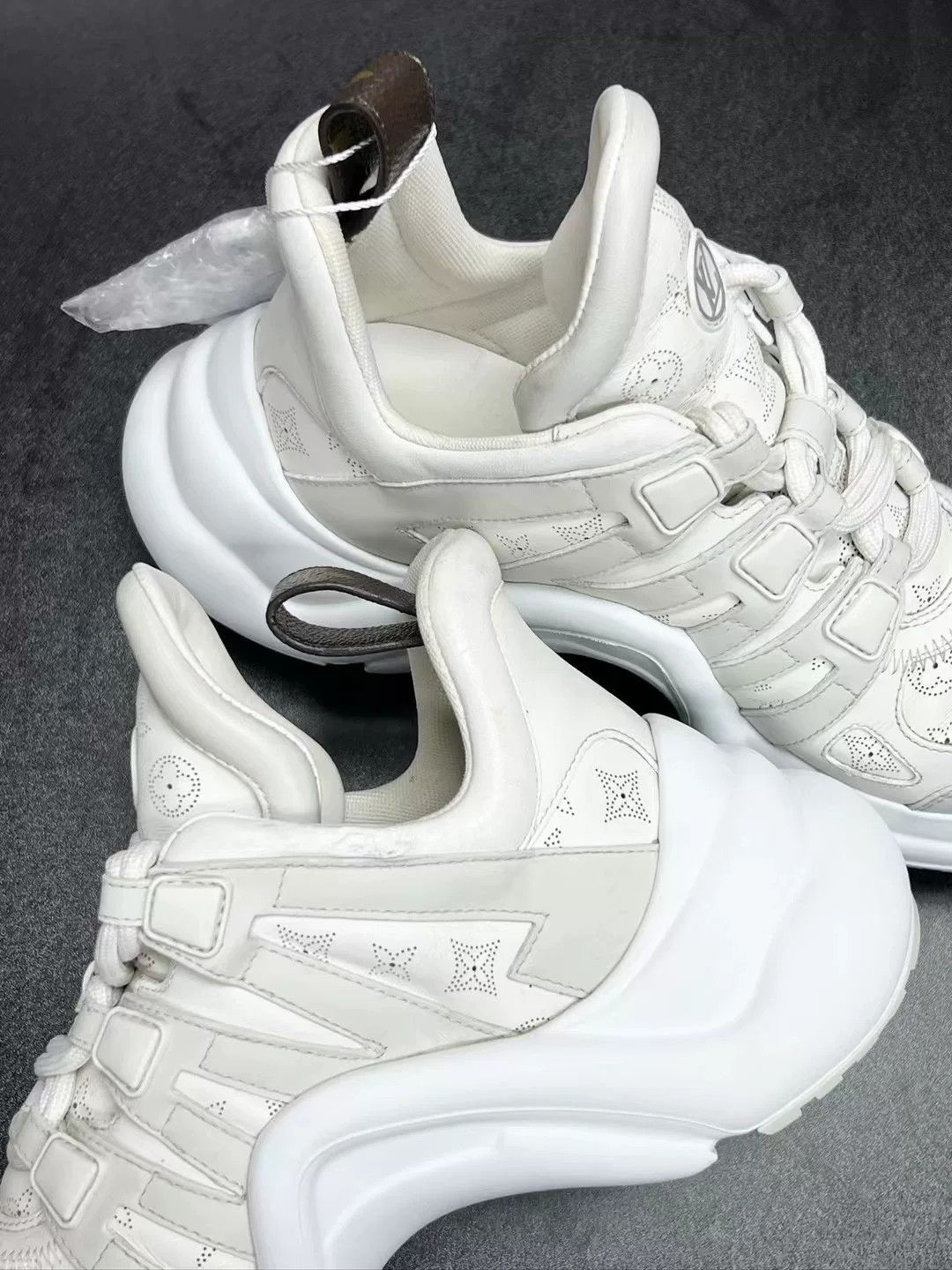 Louis Vuitton Louis Vuitton White Designer Casual Size US S / EU 44-46 / 1 - 8 Thumbnail
