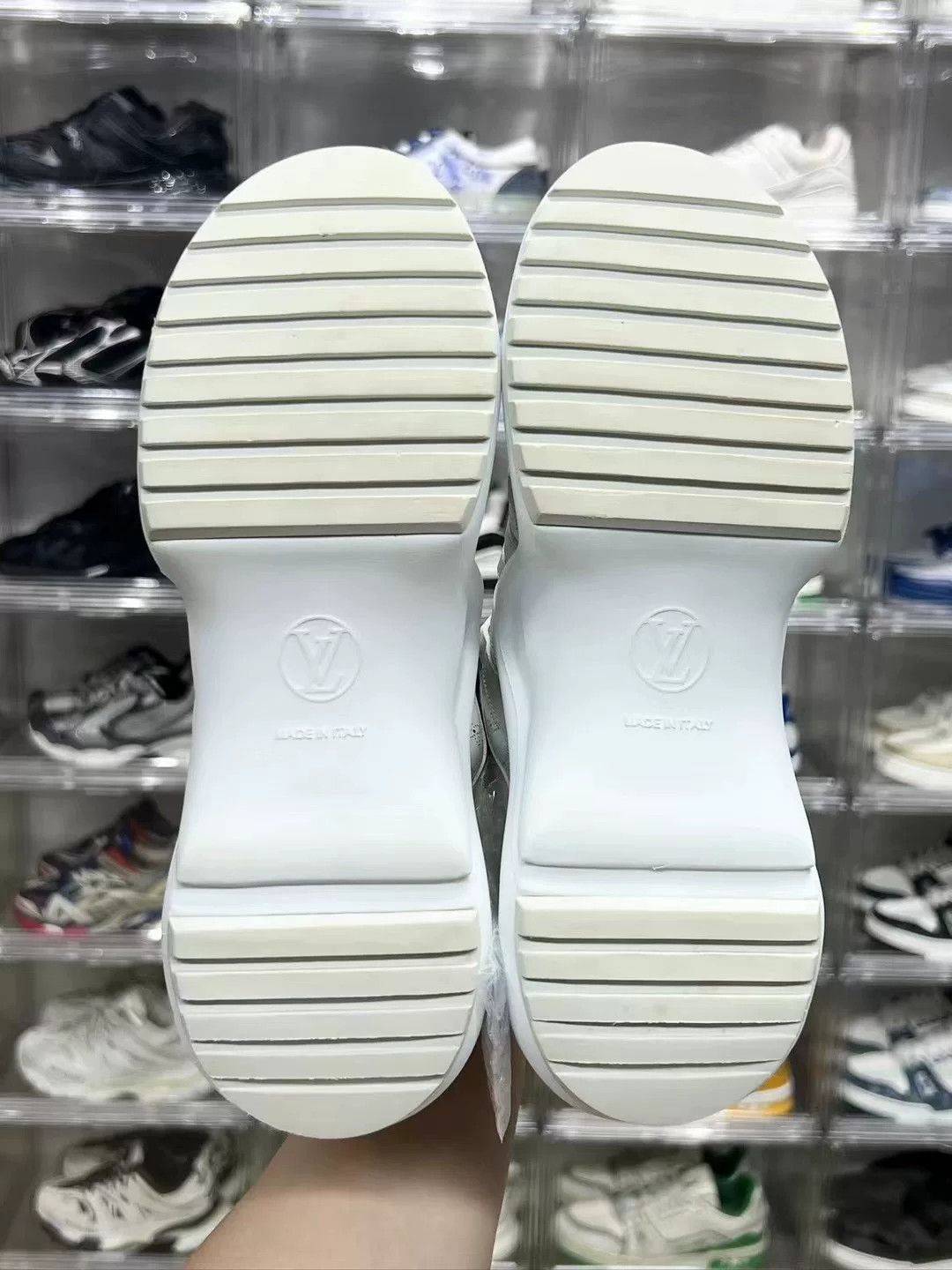 Louis Vuitton Louis Vuitton White Designer Casual Size US S / EU 44-46 / 1 - 7 Thumbnail