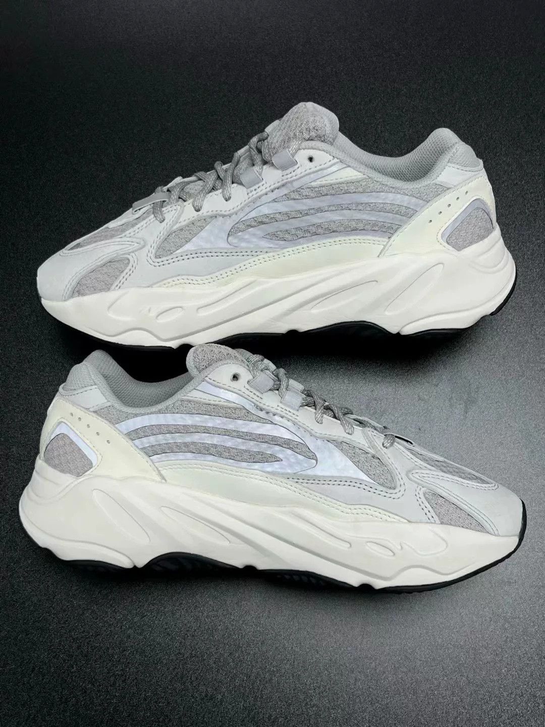 Adidas × Yeezy Adidas Yeezy 700 White Yeezy Designer Size US 10 / EU 43 - 5 Thumbnail