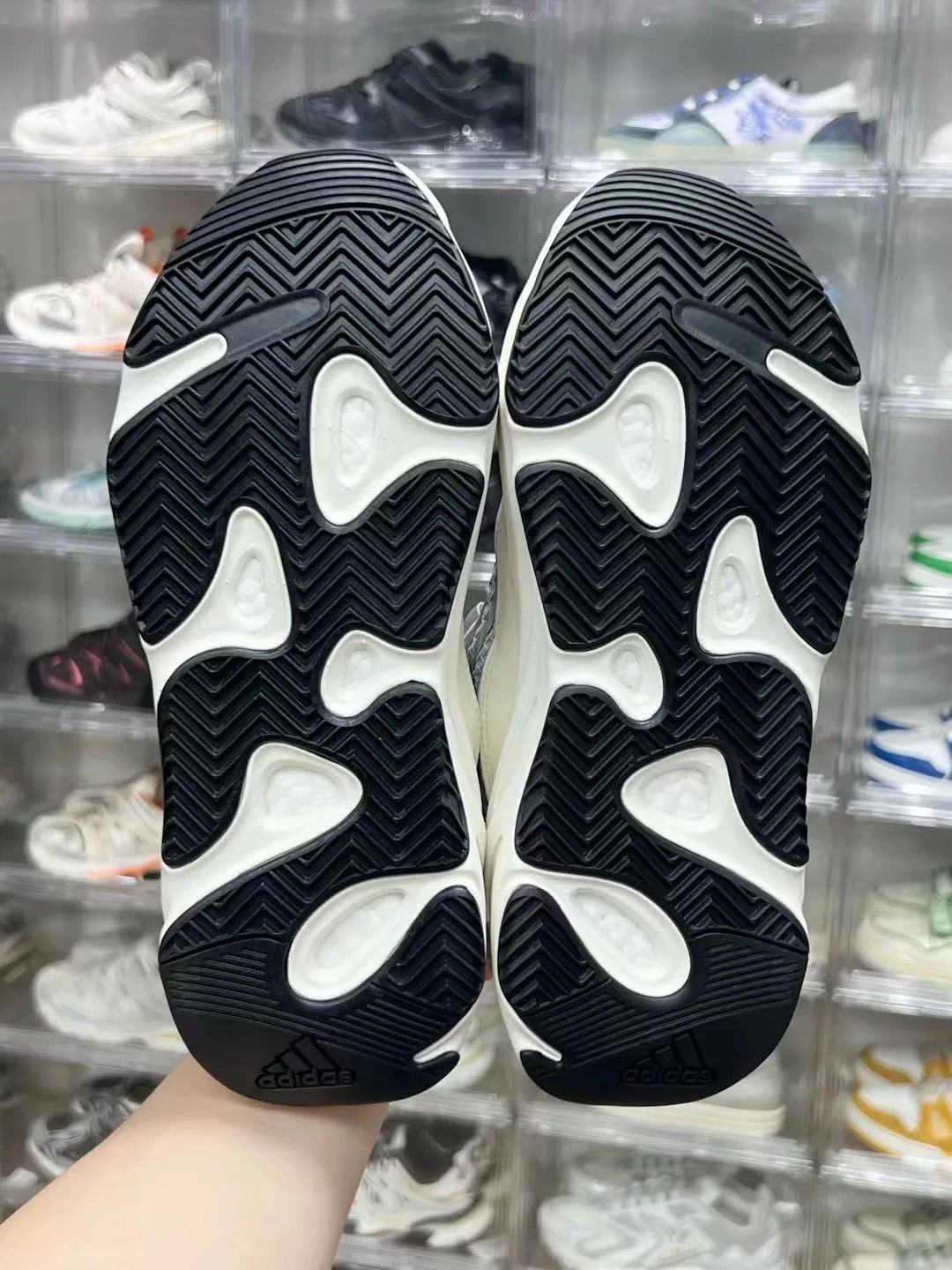 Adidas × Yeezy Adidas Yeezy 700 White Yeezy Designer Size US 10 / EU 43 - 7 Thumbnail