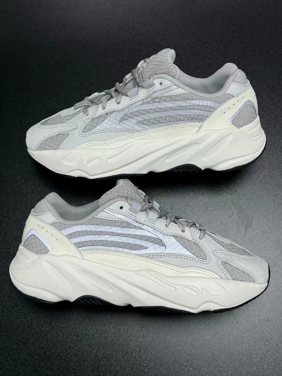 Adidas × Yeezy Adidas Yeezy 700 White Yeezy Designer Size US 10 / EU 43 - 4 Thumbnail