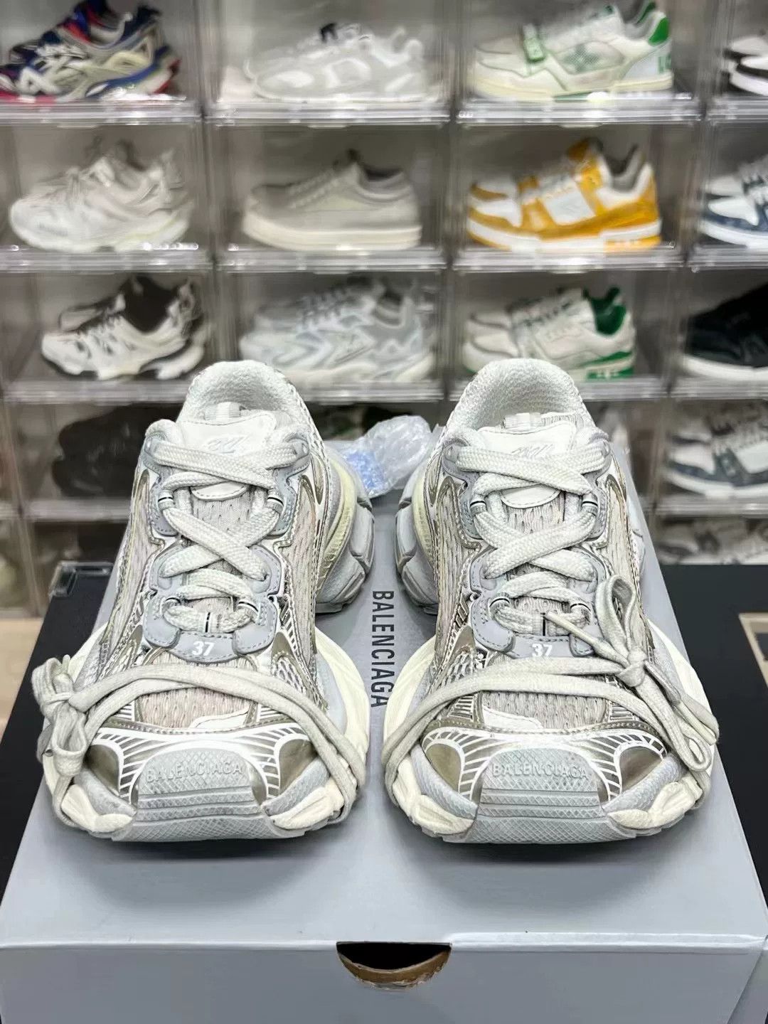 Balenciaga Balenciaga White Designer Casual Size US XXL / EU 58 / 5 - 2 Thumbnail