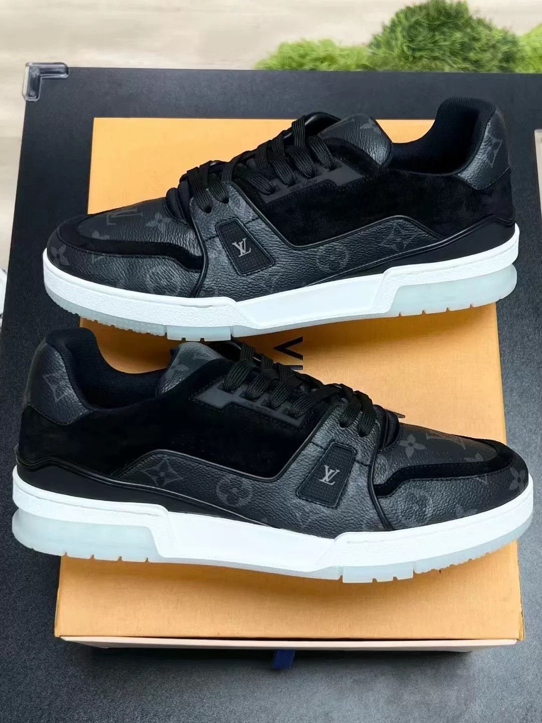 Louis Vuitton Louis Vuitton Black Designer Casual Size US S / EU 44-46 / 1 - 4 Thumbnail