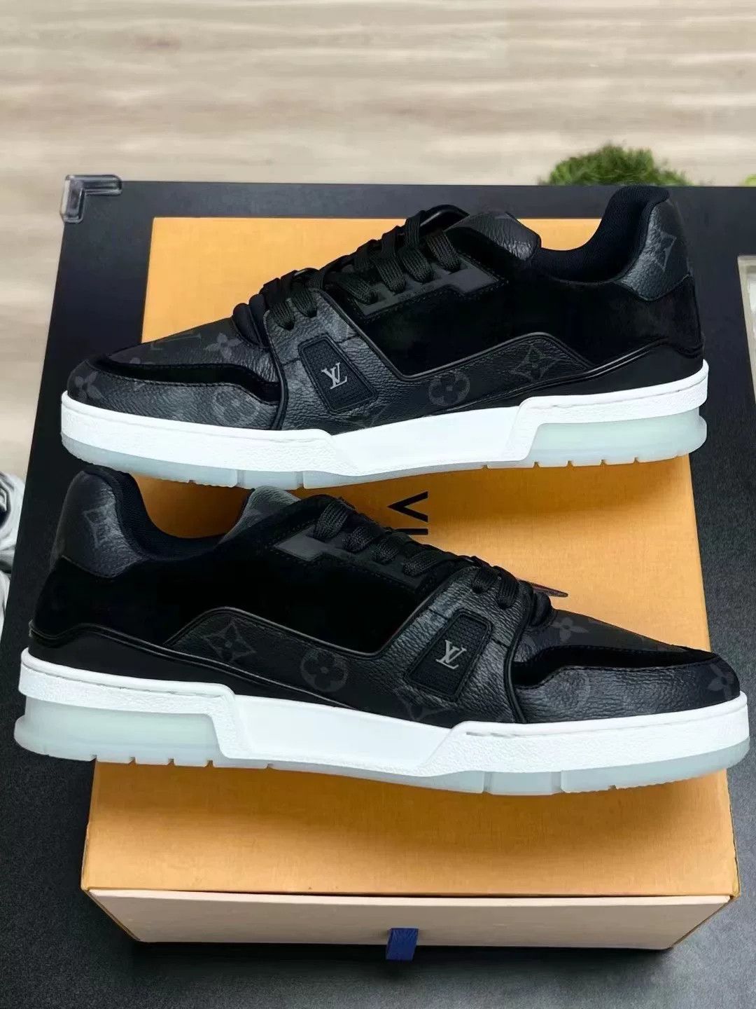 Louis Vuitton Louis Vuitton Black Designer Casual Size US S / EU 44-46 / 1 - 5 Thumbnail
