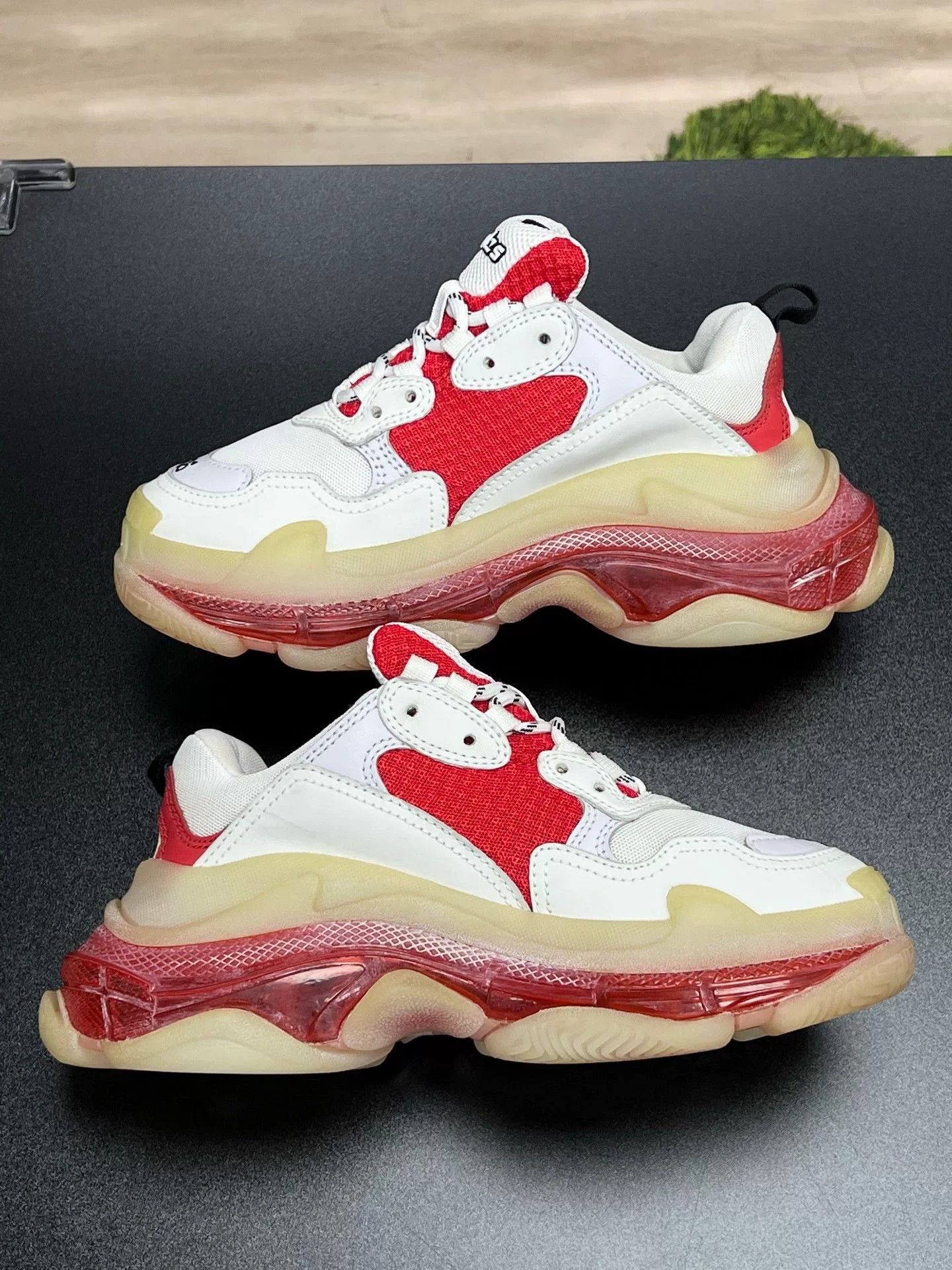 Balenciaga Balenciaga Red Designer Casual Size US S / EU 44-46 / 1 - 5 Thumbnail