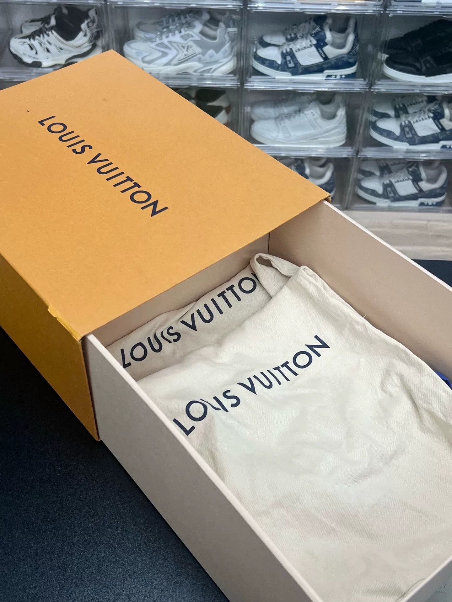 Louis Vuitton Louis Vuitton Green Designer Casual Size US S / EU 44-46 / 1 - 8 Thumbnail